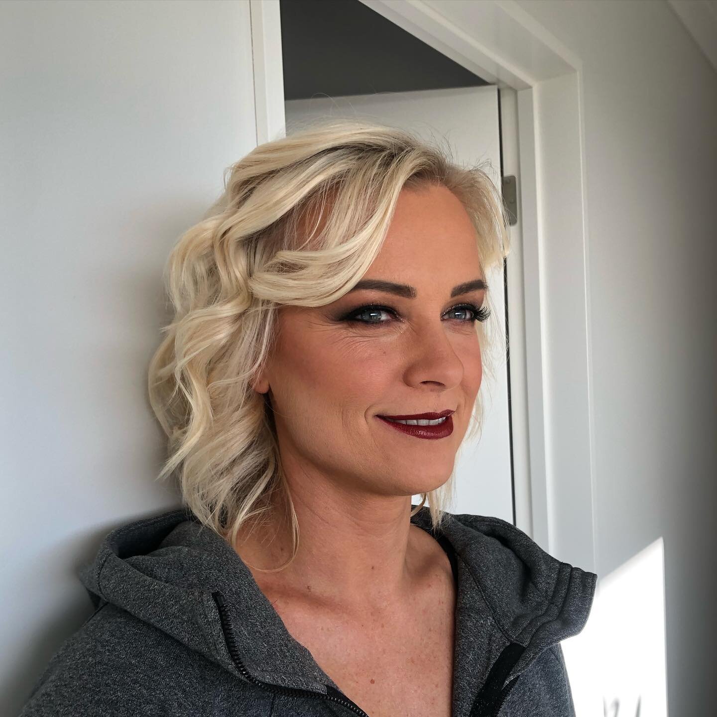 Blonde bombshell 💣 not often I get to do a dark lip, people are so afraid of them! 💄 
 

#makeupartistnz #chchmua #christchurchnz #christchurchmua  #nzmua #nzmakeupartist #nzmakeup #qualifiedmua #nzmakeupartists #nzmakeuppro  #christchurch #chch #m