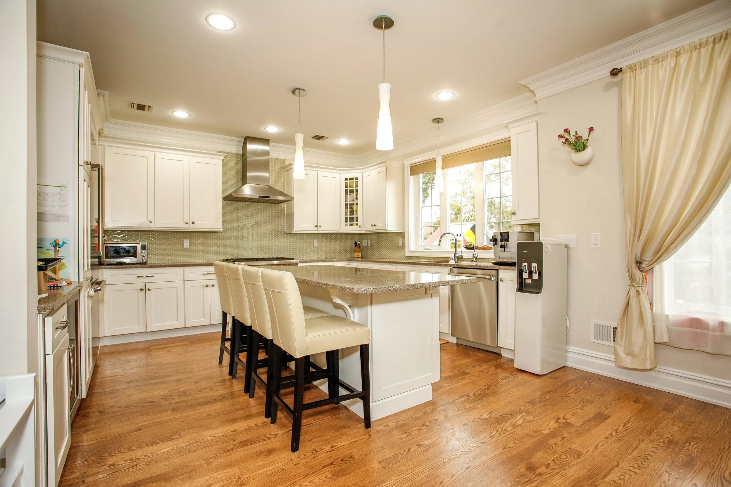 128 Heatherhill Rd Cresskill-print-011-21-KitchenBreakfast Bar-4080x2720-300dpi.jpg