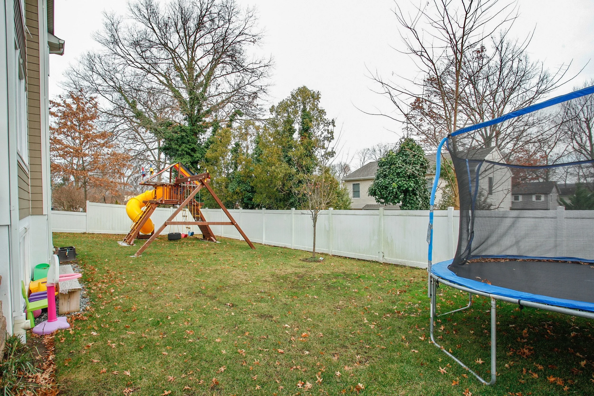 128 Heatherhill Rd Cresskill-print-046-38-Back Yard-3907x2605-300dpi.jpg