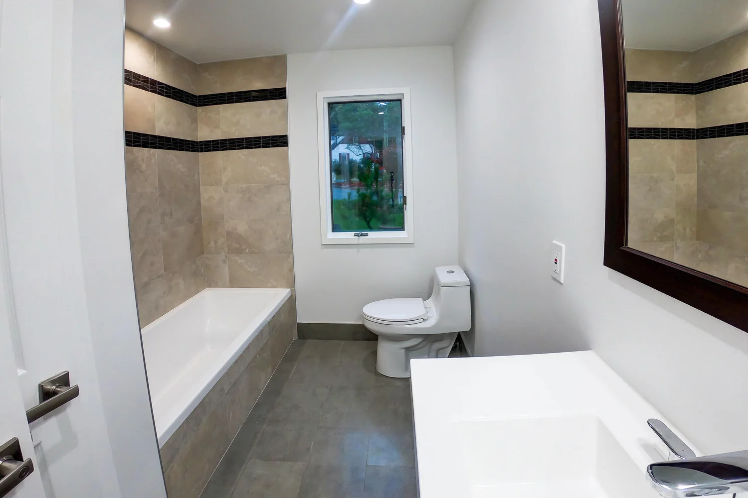 bathroom basement.jpg
