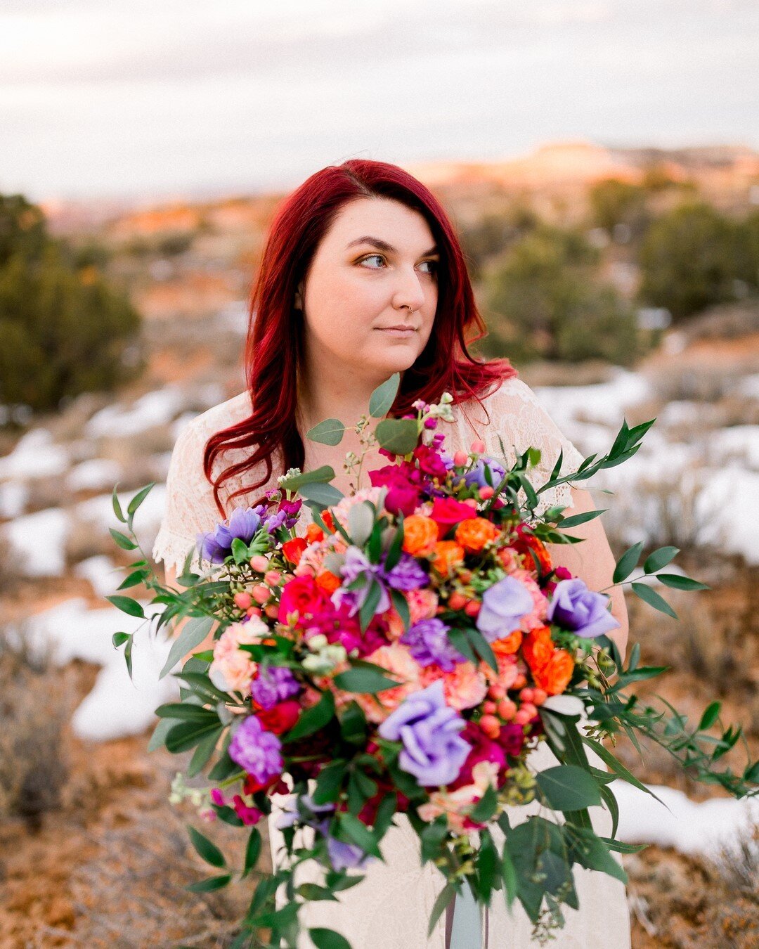 I love how perfectly the gorgeous colors in this bouquet match my cute bride&rsquo;s personality 🥰 Everyone has their opinions about weddings and dresses and flowers, but ultimately it&rsquo;s YOUR day and it should highlight all the wonderful thing