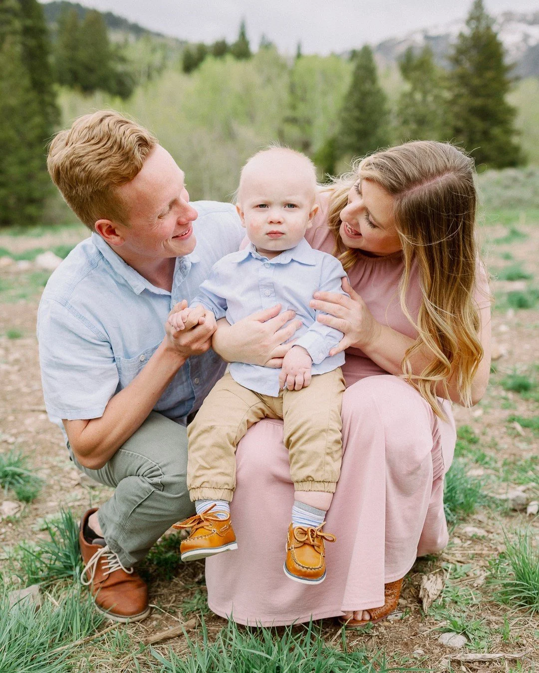 Children are the best to shoot with! They&rsquo;re so full of personality! Family shoots are some of my favorite! 👨&zwj;👩&zwj;👦⠀⠀⠀⠀⠀⠀⠀⠀⠀
.⠀⠀⠀⠀⠀⠀⠀⠀⠀
.⠀⠀⠀⠀⠀⠀⠀⠀⠀
.⠀⠀⠀⠀⠀⠀⠀⠀⠀
#utahphotographer #familyshoot #lifestyle #kids #familyphotography