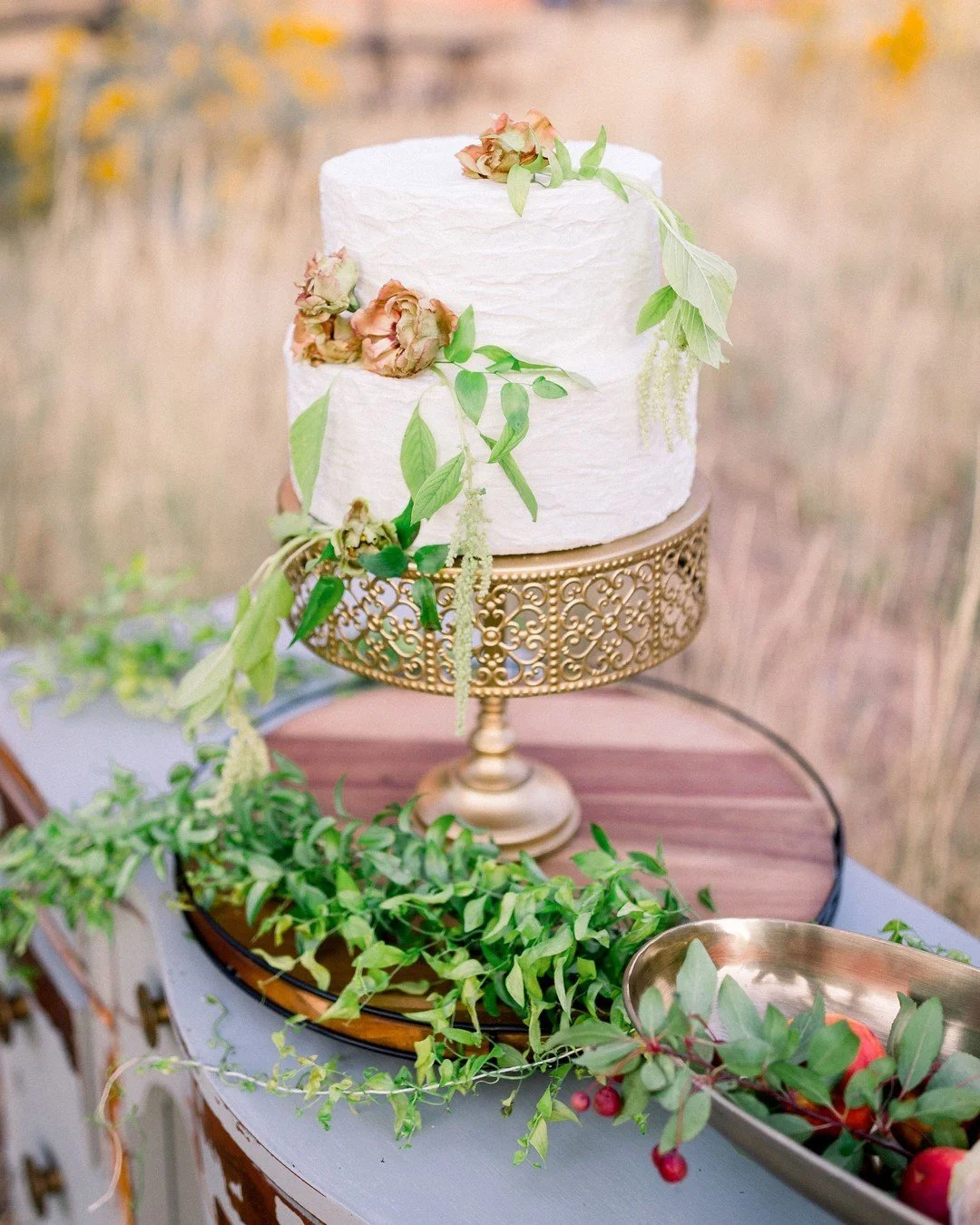 Sometimes we think that a photographer is only there to capture the big stuff and that&rsquo;s SO true! But we also love to capture the little details you may forget about your wedding, like your cake! 🎂⠀⠀⠀⠀⠀⠀⠀⠀⠀
.⠀⠀⠀⠀⠀⠀⠀⠀⠀
.⠀⠀⠀⠀⠀⠀⠀⠀⠀
.⠀⠀⠀⠀⠀⠀⠀⠀⠀
.⠀⠀