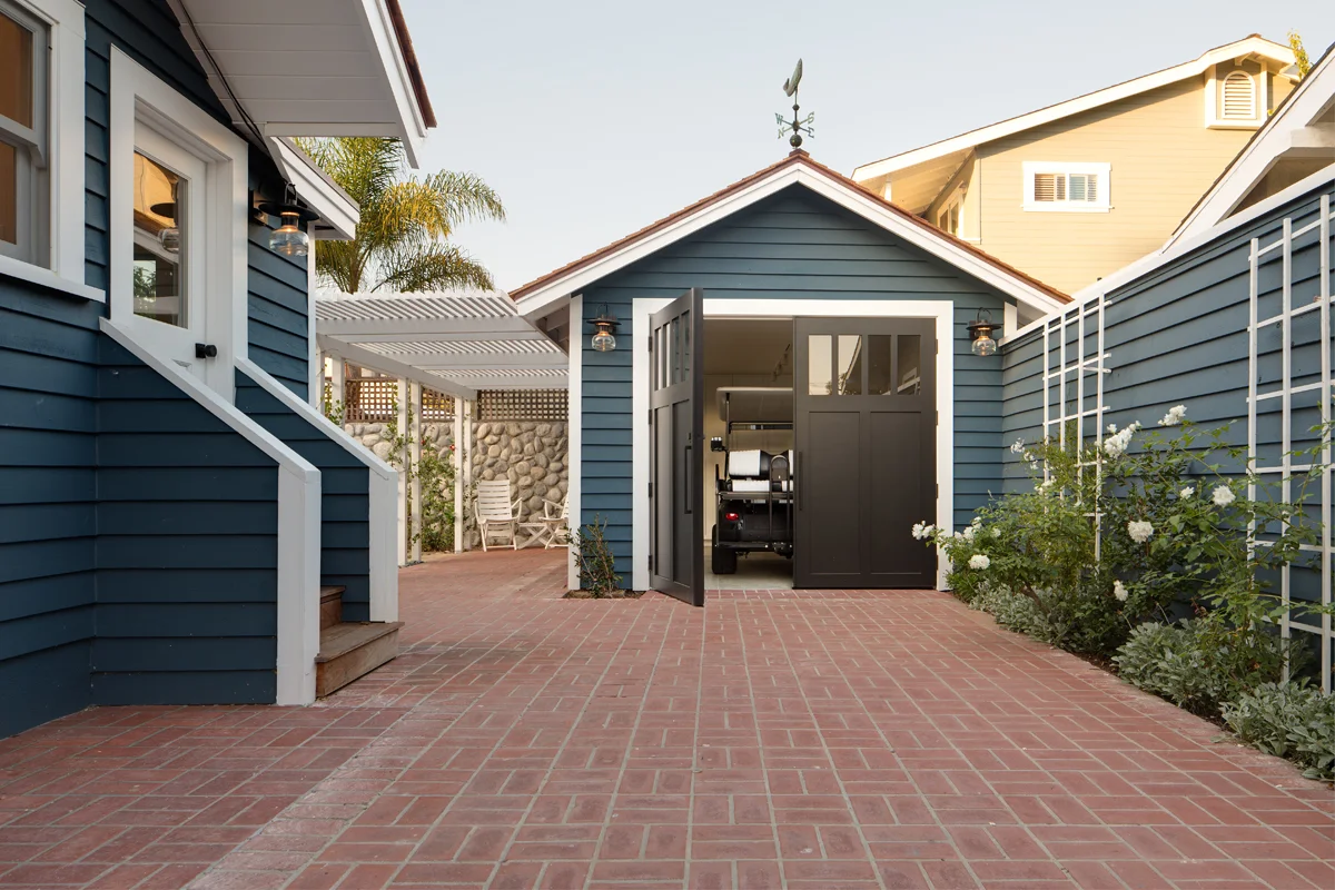 1.1  Frick_Peeling_garage.jpg