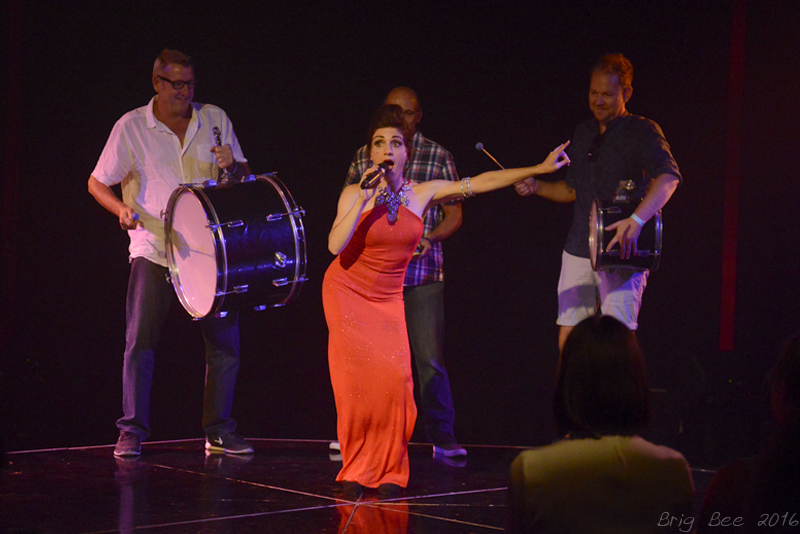 CHANTEUSE ROSE: THE DIMINUTIVE DIVA