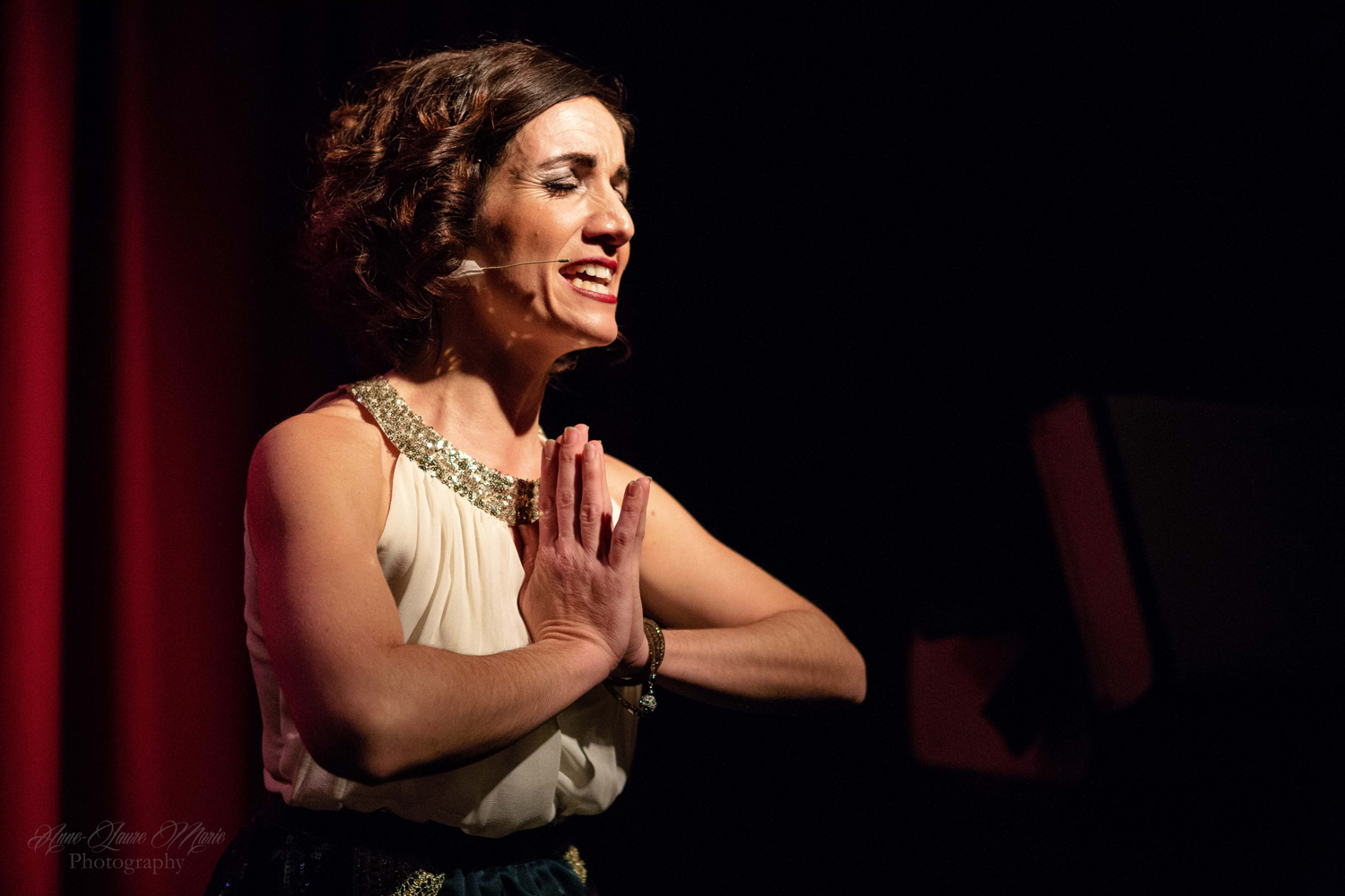  Glam Adelaide   "There are knives in  her voice"  ★★★★★  