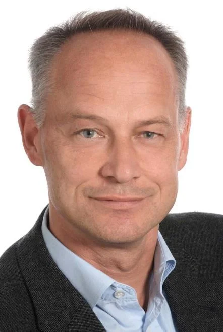 Hirsch_Bio Pict.jpg