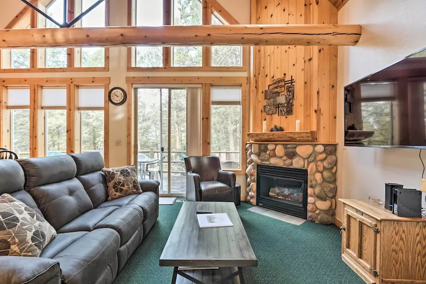 Homes and Chalets availabe to buy at the Running Y Ranch Resort with Real Estate Agent Carol Valenzuela.  Klamath Falls, Oregon.  Cabin style home.  Cozy home.