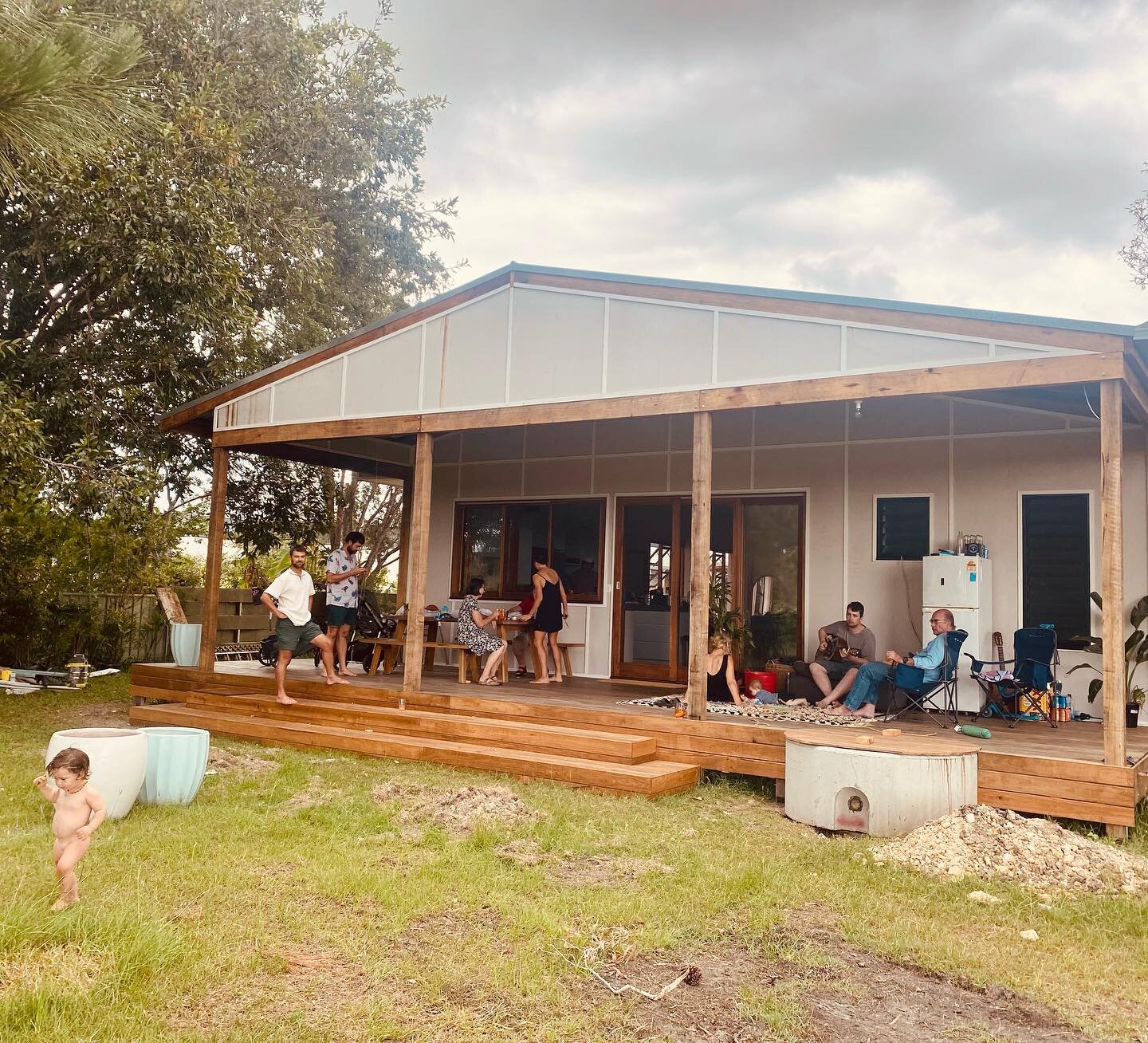 Summer lovin 😎
Church renno update featuring rent a crowd. backyard dad cow chat. 2 x most crazy magical heart breakers at the beach being mega cute. first annual stoop shot. XXXX. &lsquo;daddy more&rsquo;. footy shorts. Jatana. 💔🌈