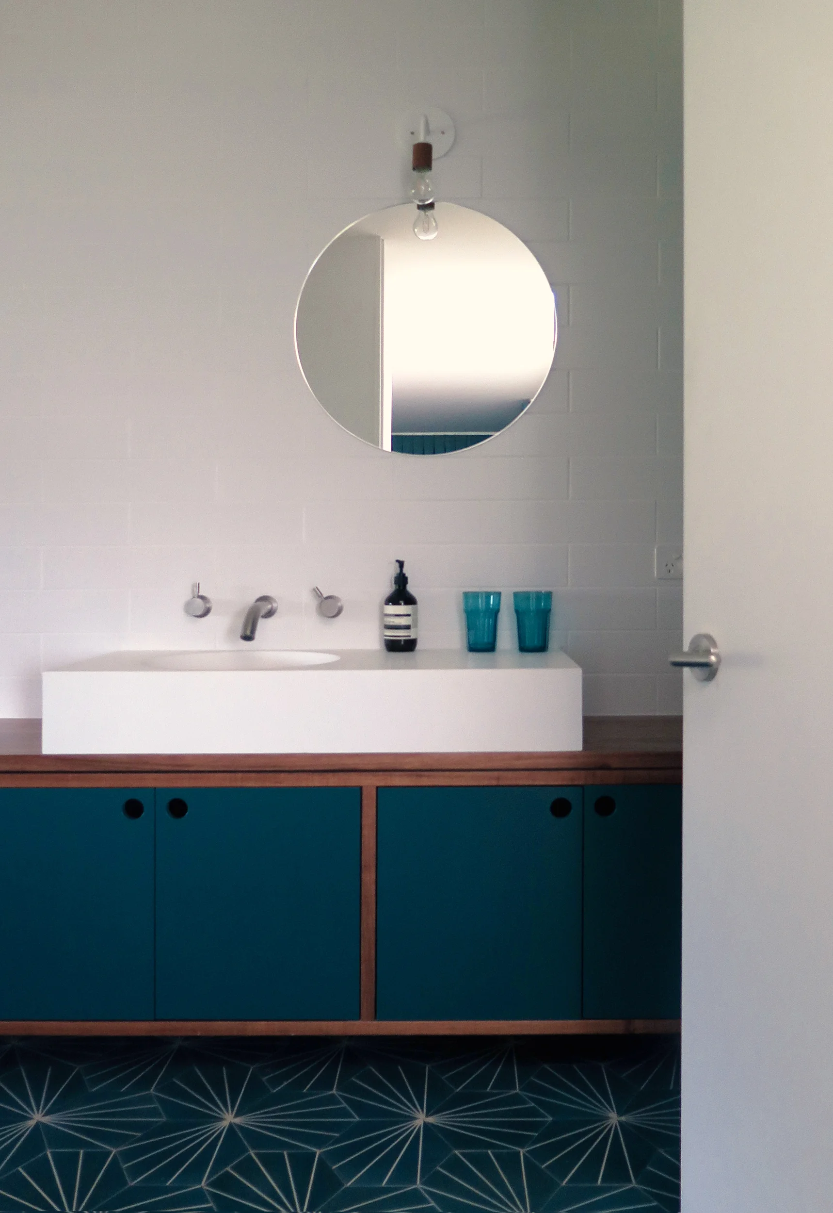 Takt Robertson Yarrawa interior bathroom.jpg