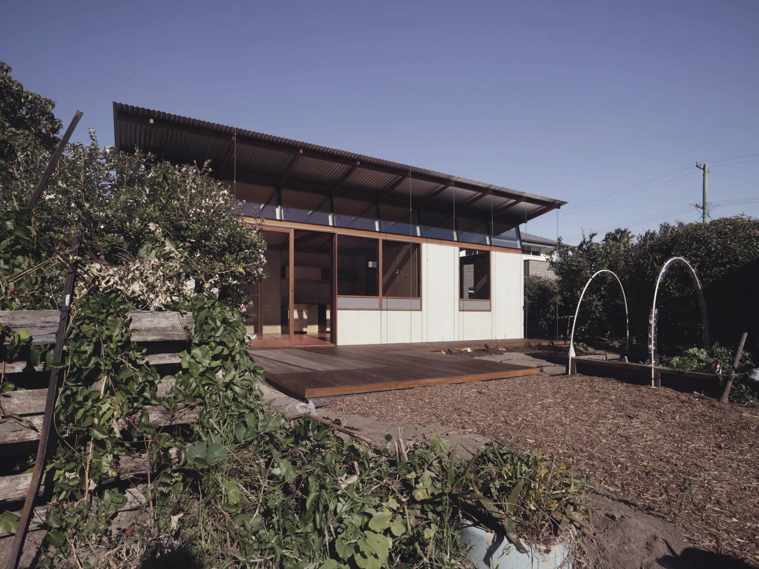 Thirroul joint behindrubbish.jpg