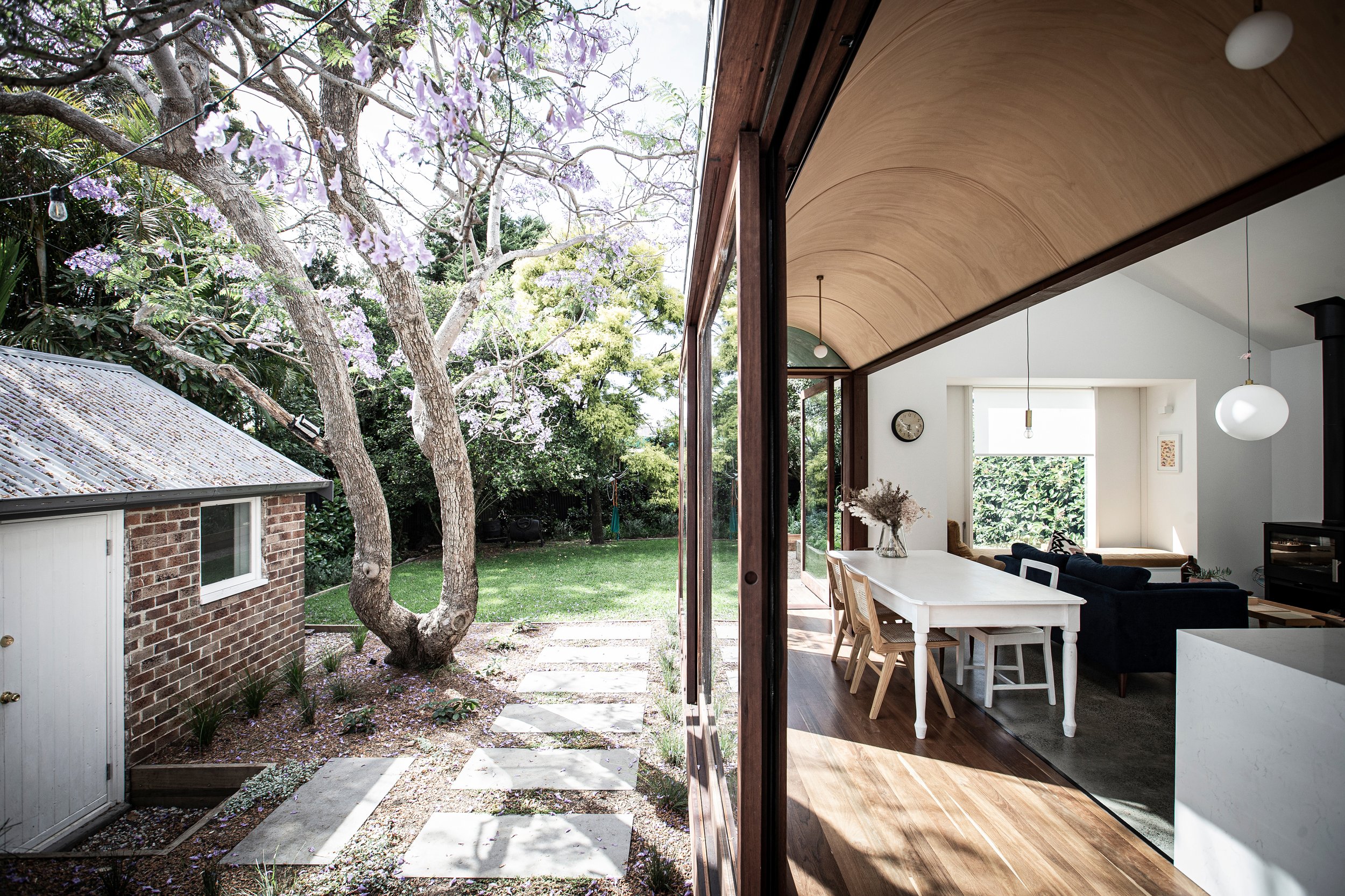 jacaranda-courtyard_takt+hamish-ginn_paul-jones_02.jpg