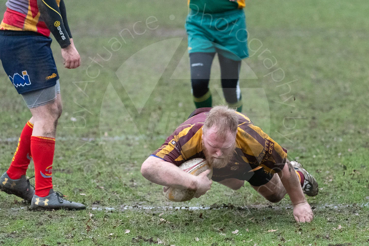 Cookie literally flying over the line to add to the Extras score… (Photo: Iain Frankish, Actuance Photography)