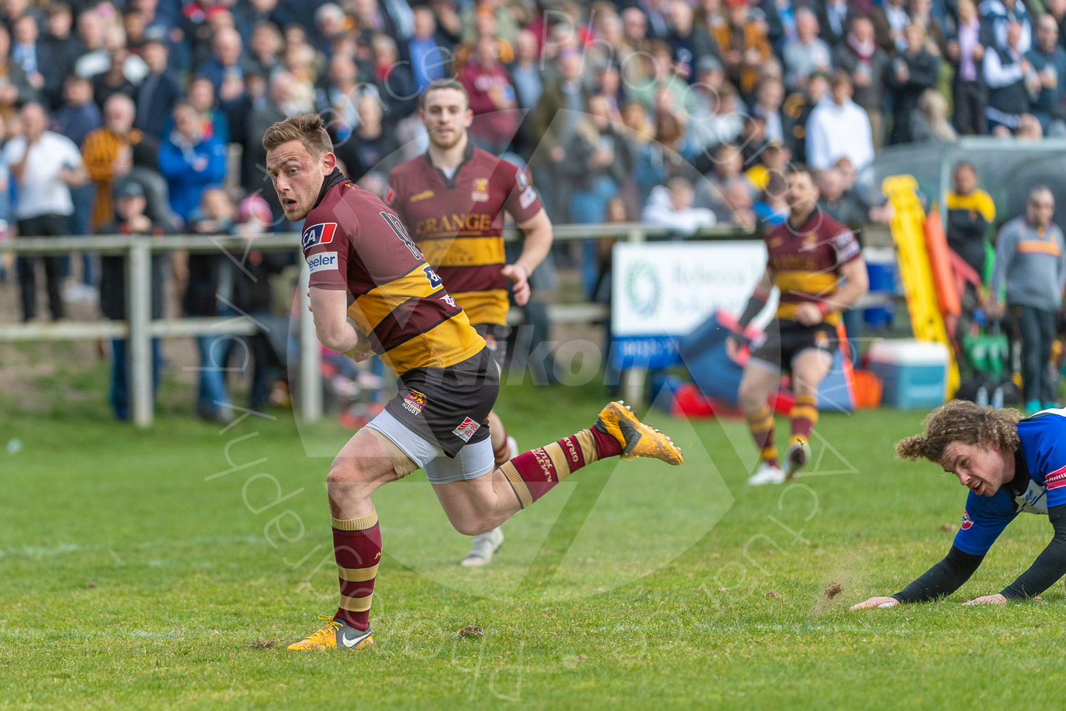Josh Sharp slipping through the defences and heading for the line.... (Photo: Iain Frankish, Actuance Photography)