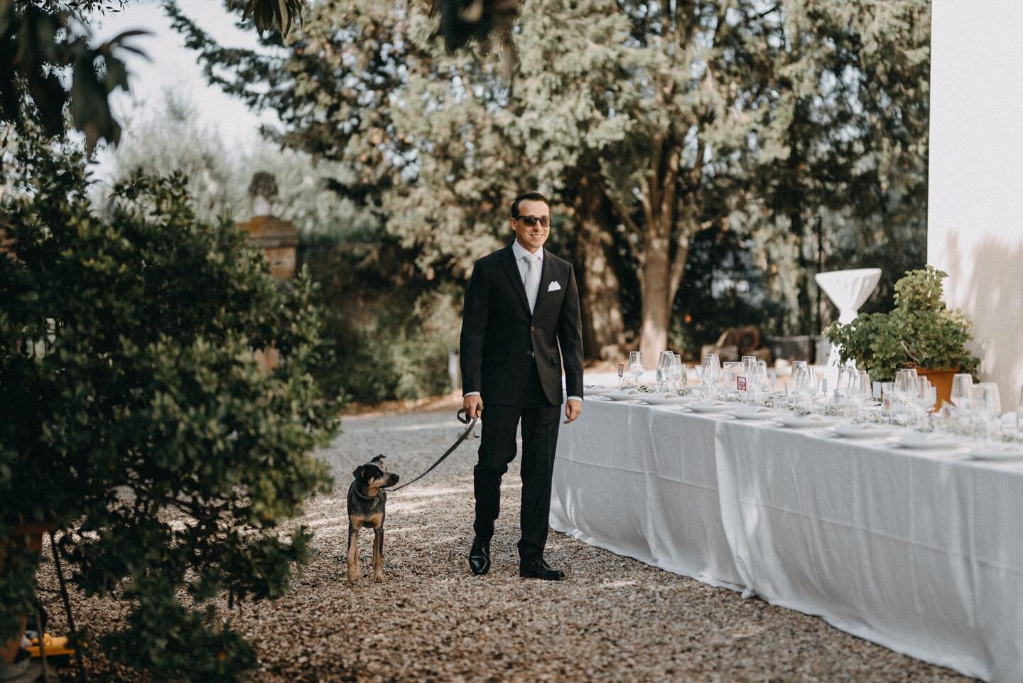 Weding tips! Don&rsquo;t forget to walk your dog before the ceremony! :))