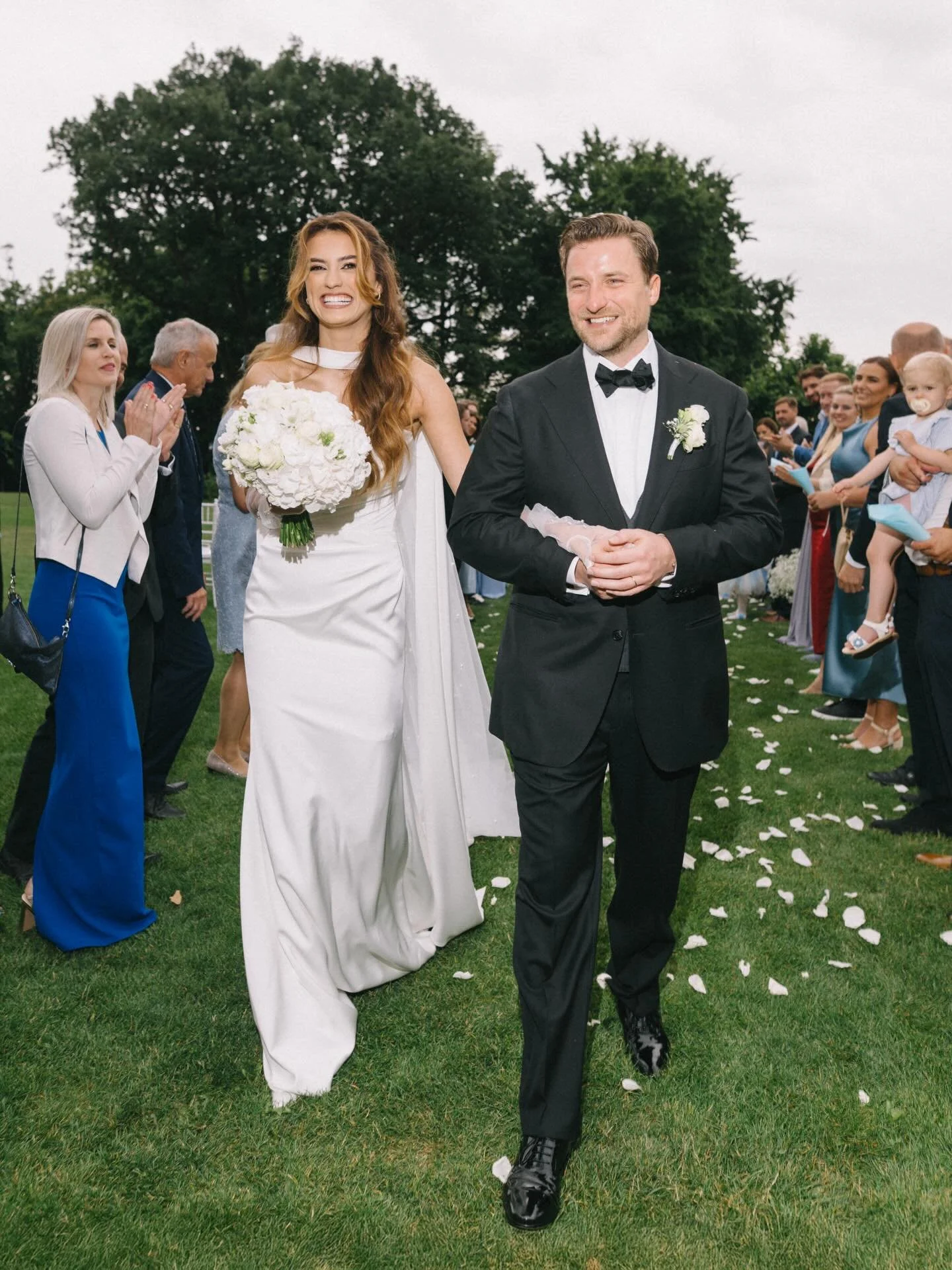 That energy.
You can&rsquo;t fake that.
🤍

Venue: @chateaumcely
Video: @by_poetryfilms 
MUaH: @andrea.beautybox 
Flowers: @flowerseve.cz 
Dj: @david.hankovsky