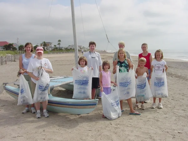 Volunteers clean the beach and the rivers at Beach/River Sweep