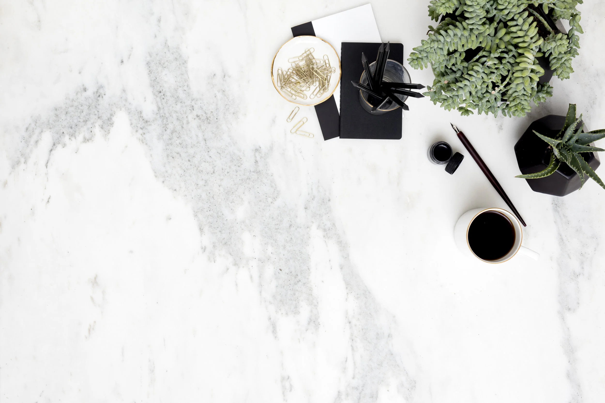 StyledStockPhotography_ShayCochrane_BlackandWhiteonMarbleDeskCollectionImage2.jpg