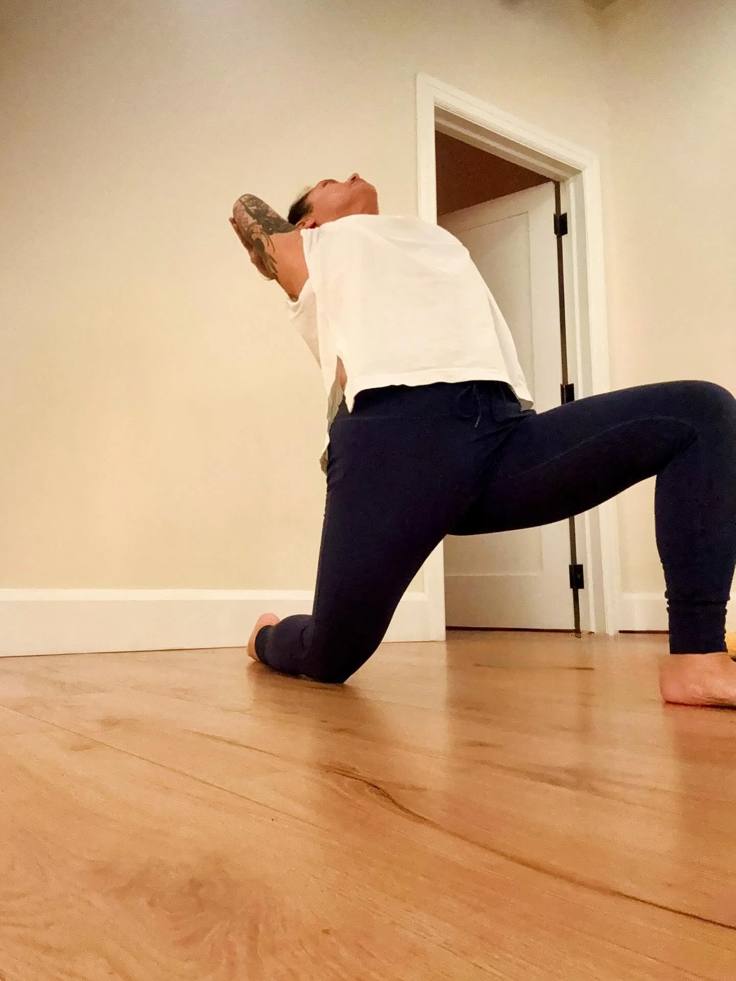 &ldquo;𝘛𝘩𝘦 𝘩𝘦𝘢𝘳𝘵 𝘤𝘩𝘢𝘬𝘳𝘢 𝘱𝘦𝘳𝘤𝘦𝘪𝘷𝘦𝘴 𝘵𝘩𝘦 𝘸𝘰𝘳𝘭𝘥 𝘪𝘯 𝘪𝘵𝘴 𝘶𝘯𝘪𝘵𝘺, 𝘯𝘰𝘵 𝘪𝘵𝘴 𝘴𝘦𝘱𝘢𝘳𝘢𝘵𝘪𝘰𝘯. &ldquo;⁣
-Anodea Judith ⁣
⁣
Our chakra series continues with Anahata chakra or heart chakra. This chakra is the bri