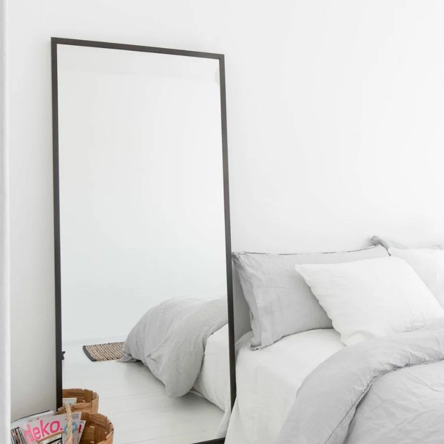Accessories Accessories help tie the room together and make it feel like home. We accept small mirrors, nightstands, small bookshelves, and lamps.