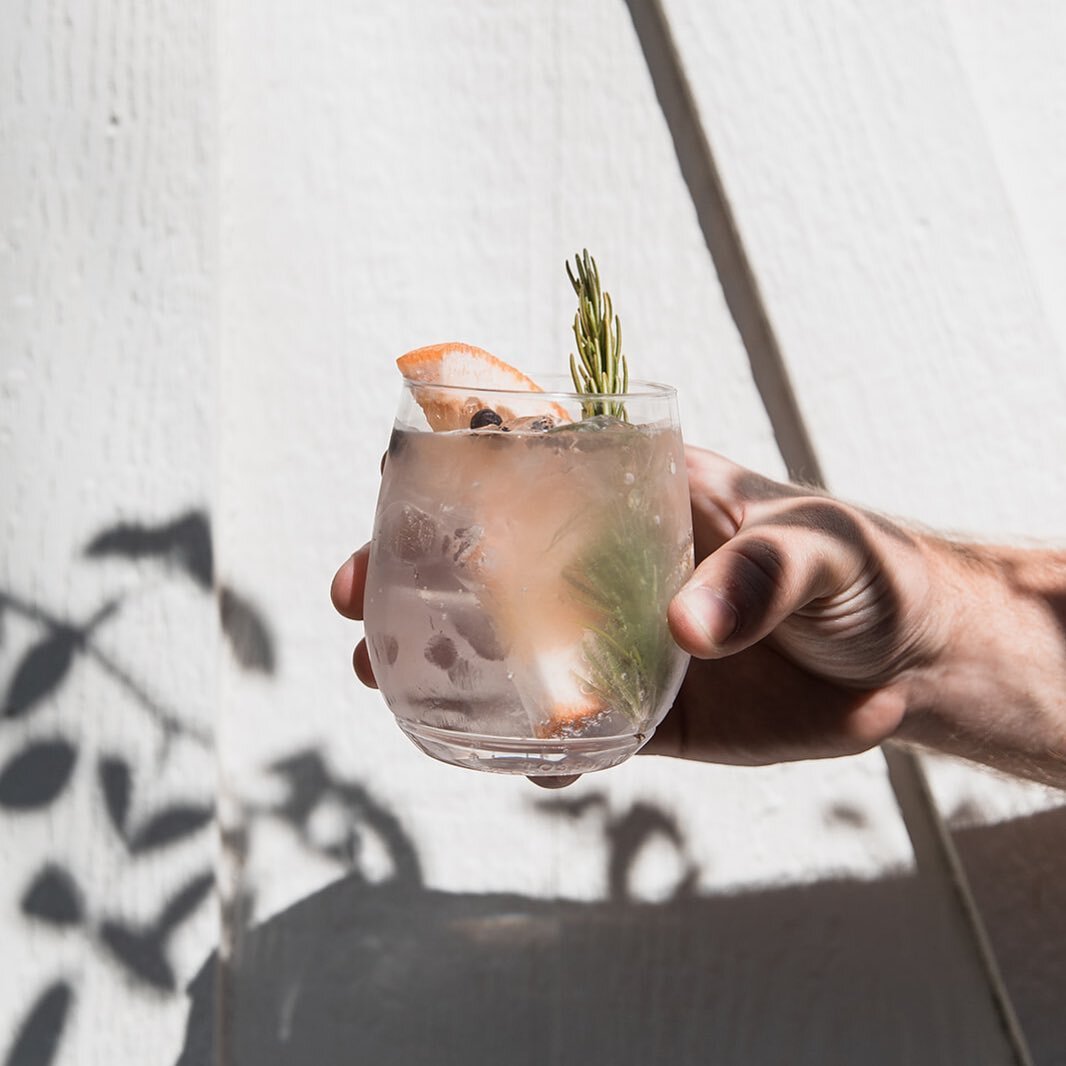 Sunshine, is that you?! Cheers to a happier, warmer, sunny week ahead! 😎

#cheers #mondayspirit #craftcocktails #mobilebar #bartender #californiaweather #betterdaysarecoming
