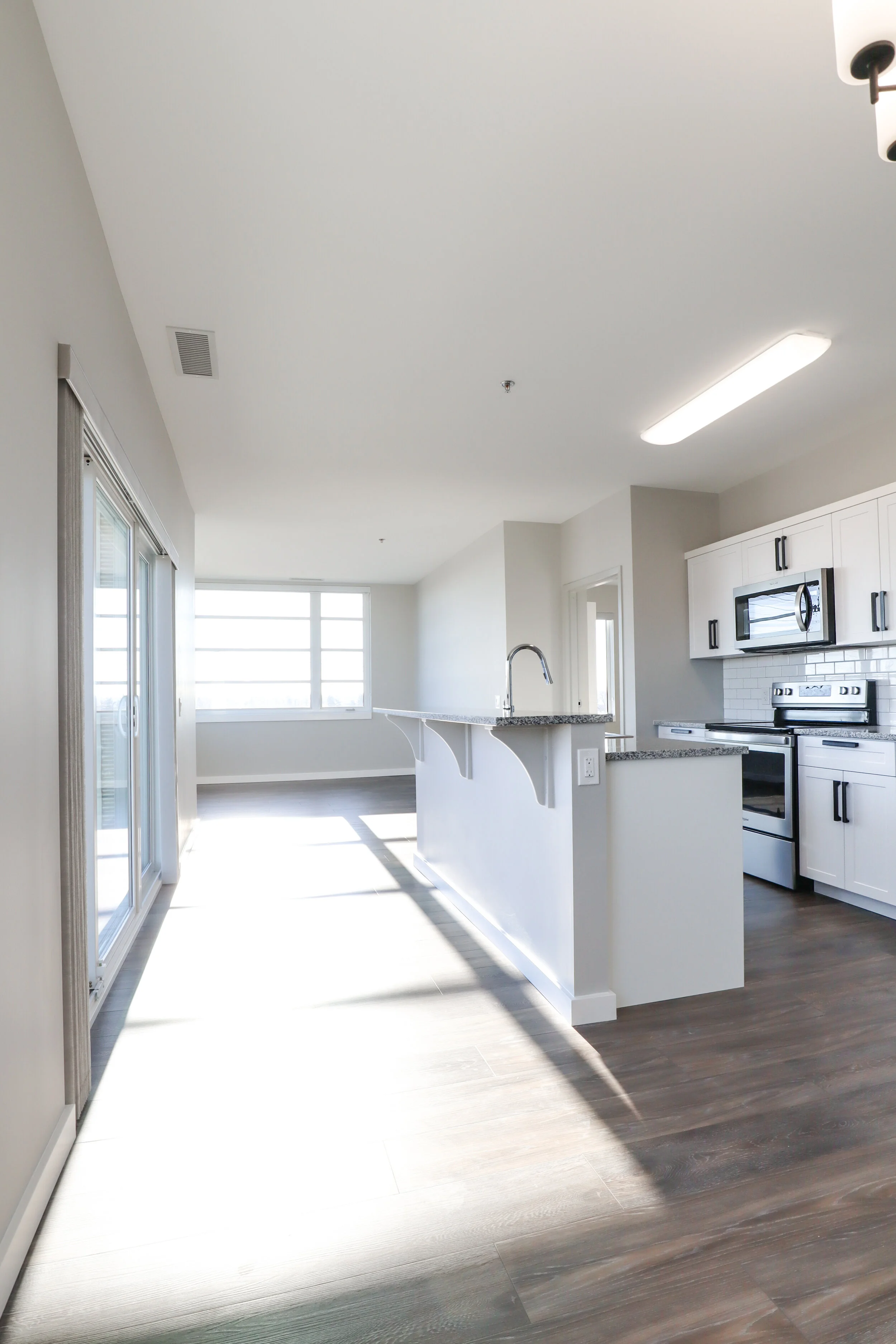 17. Kitchen.JPG