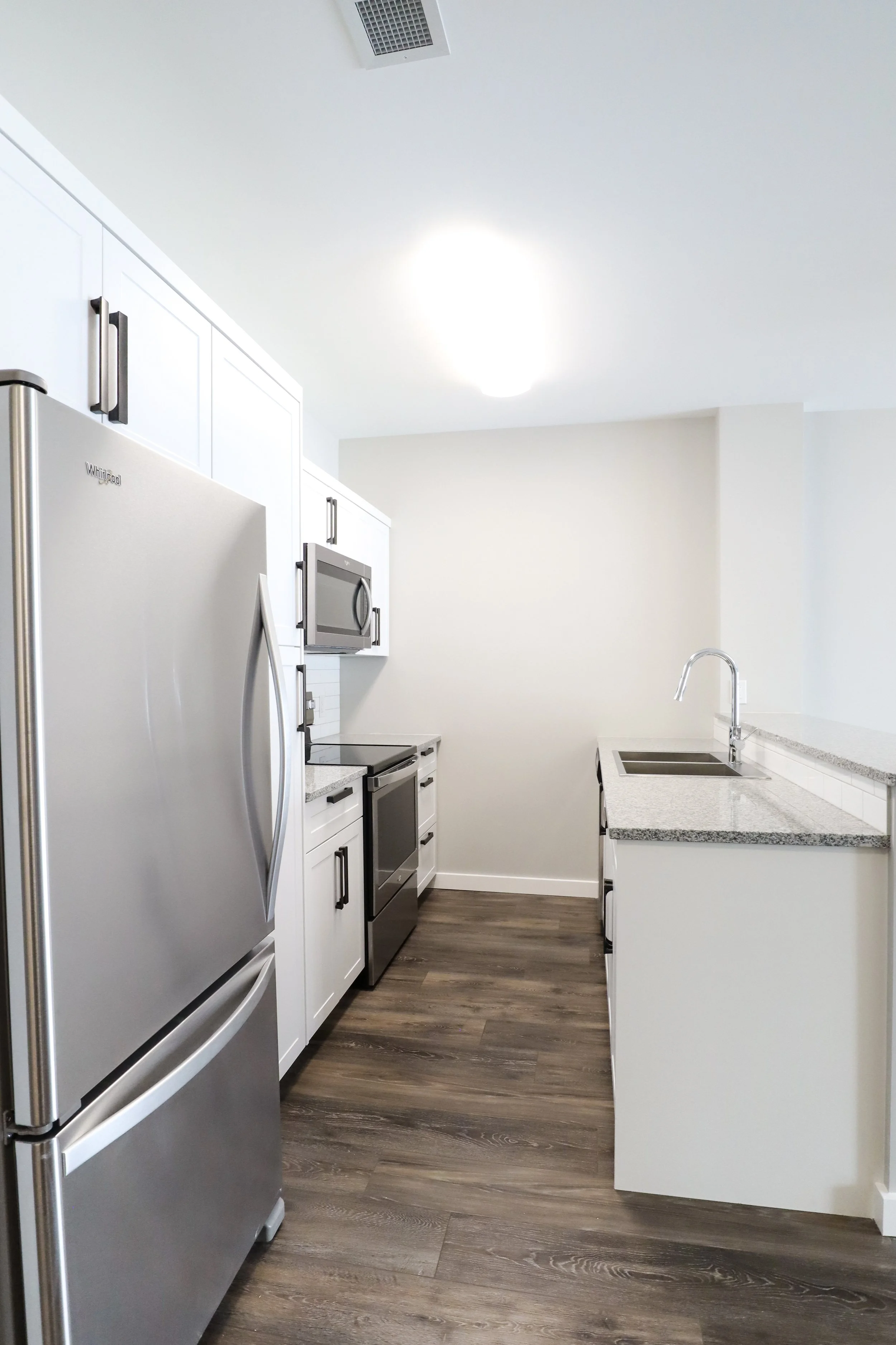 02. Kitchen.JPG
