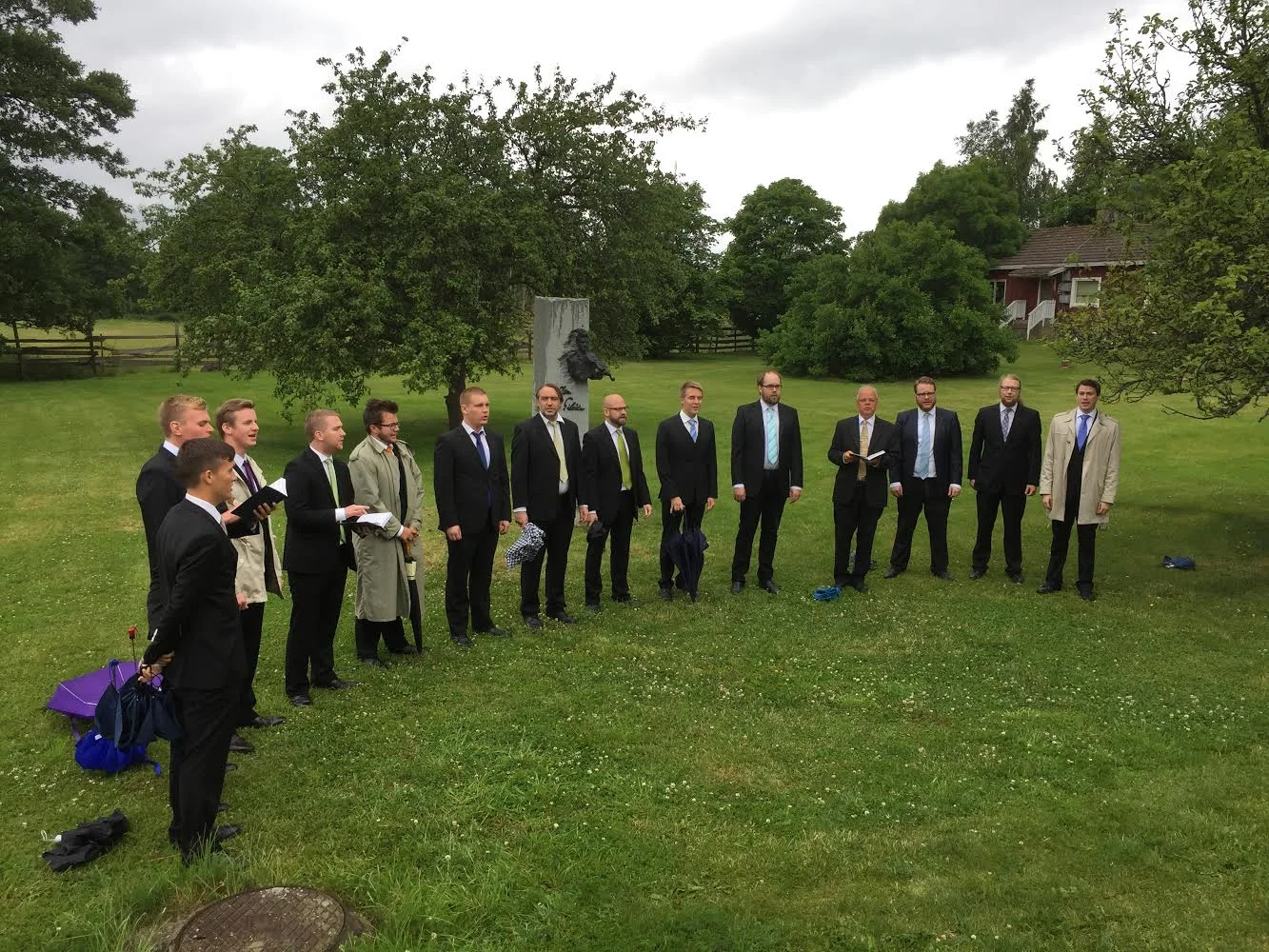 Brahe Djäknar Sibeliuksen patsaalla, 201
