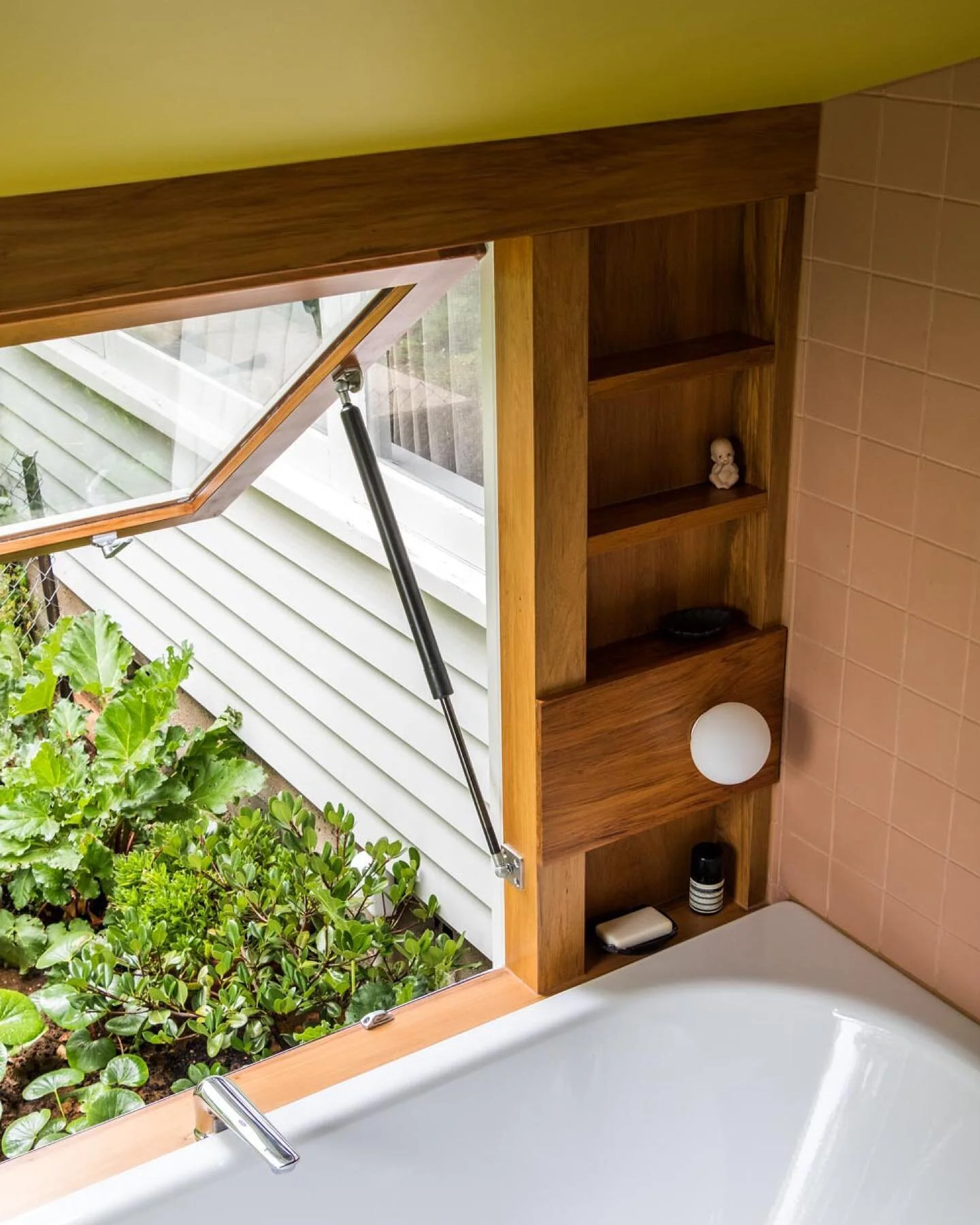 Relaxing in the garden.
Details from Sunday Ensuite ⁠🌅
⁠
Paint: Sunday' by @drikolor⁠
Tiles: @winckelmanstiles_official ⁠
Tapware: @Methven_nz⁠
Light: @flos⁠
________⁠
Read more about this project on the Common Space Website linked in bio.⁠
________⁠
#Bathroomdesign #architeture #ensuite #design #drikolor