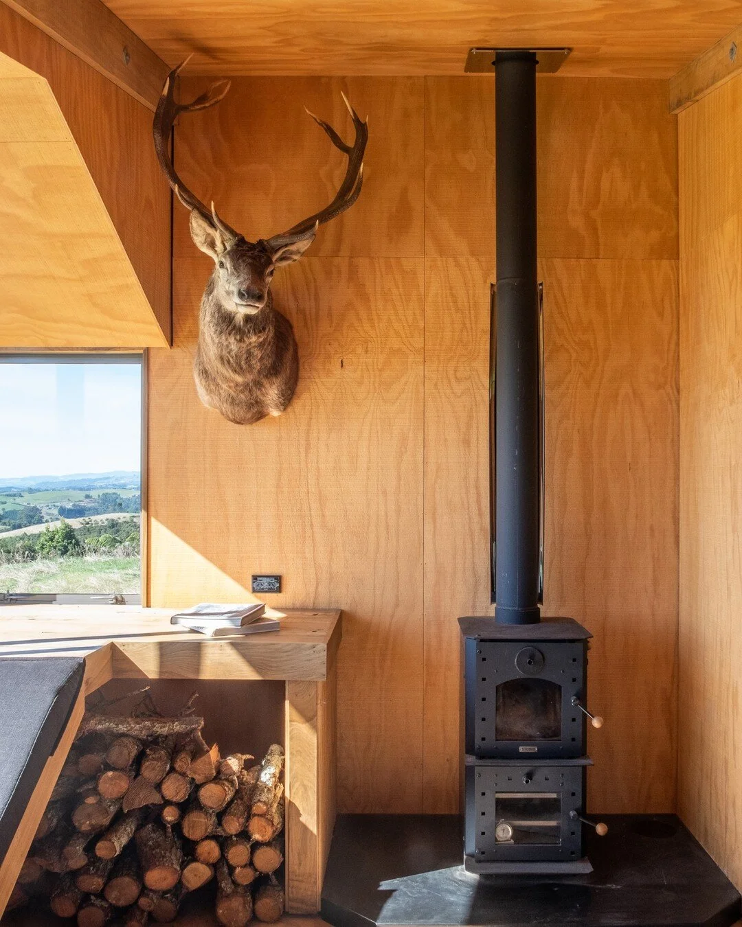 A series of spaces for relaxation.
Ao Marama Retreat details ⁠
_________⁠
Read more about this project on the Common Space website linked in bio. ⁠
⁠
https://www.commonspace.co.nz/project-ao-marama⁠
⁠__________⁠
Check out Ao Marama project in the Her
