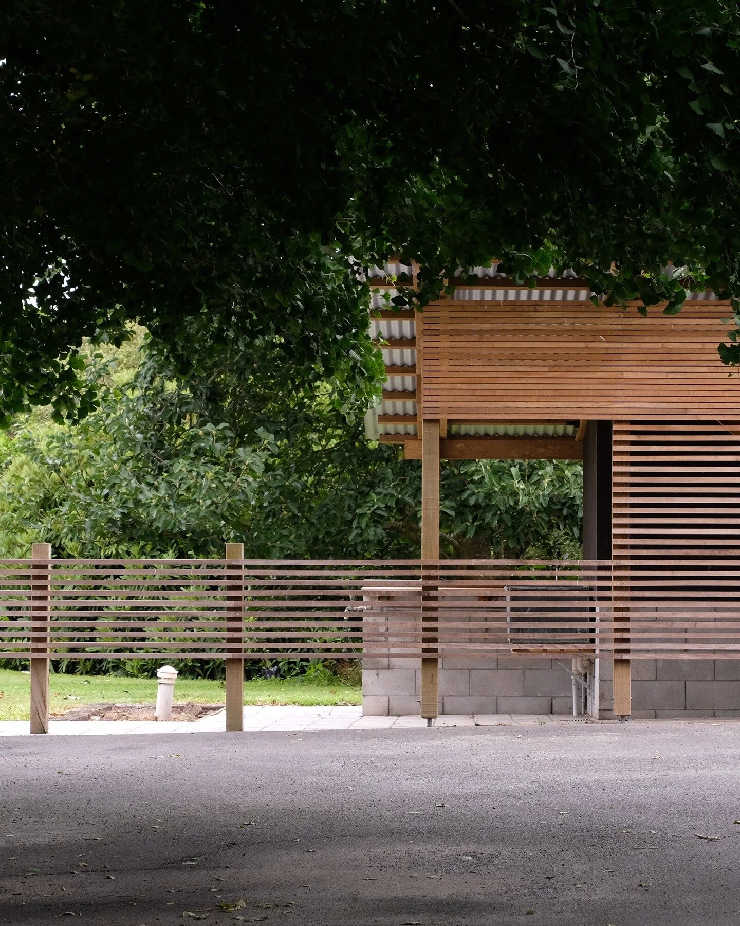 Utility spaces made beautiful.
Elegant Shed details⁠.
_____________⁠
Read more on the Common Space Website linked in Bio⁠
_____________⁠
#Architecture #Sheds  #design⁠ #garden #nzarchitecture #architecturenz #architecturedesign #carport #timber #timb