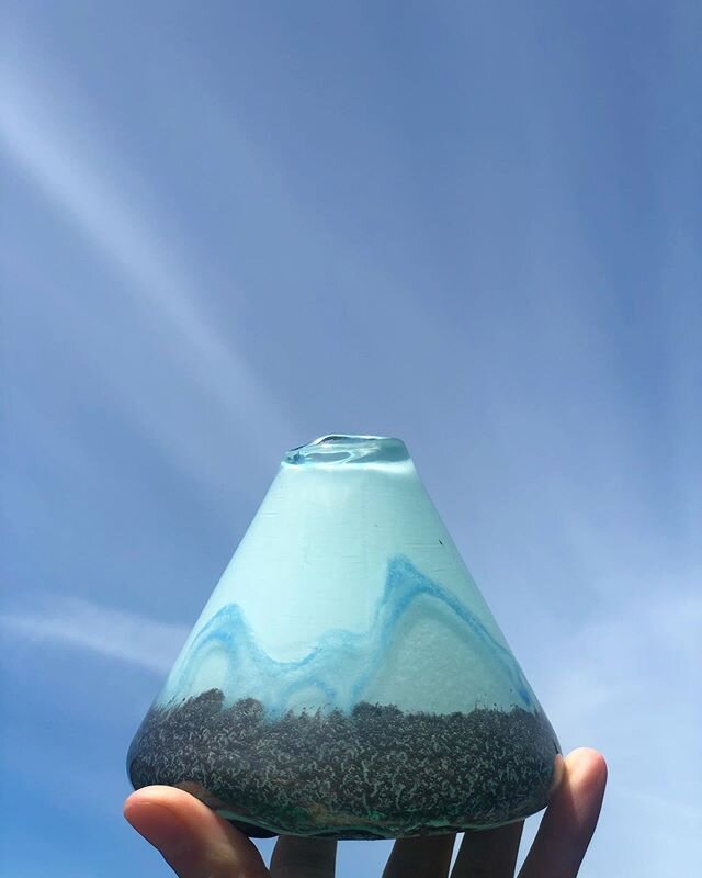 It&rsquo;s June GIVEAWAY time! This month at Rachel Escoe Glass you will have a chance to win this super blue Mountain Drop Vessel! It&rsquo;s a cute mini vessel that I hope will brighten someone&rsquo;s life up! TO WIN PLEASE FOLLOW ALL INSTRUCTIONS