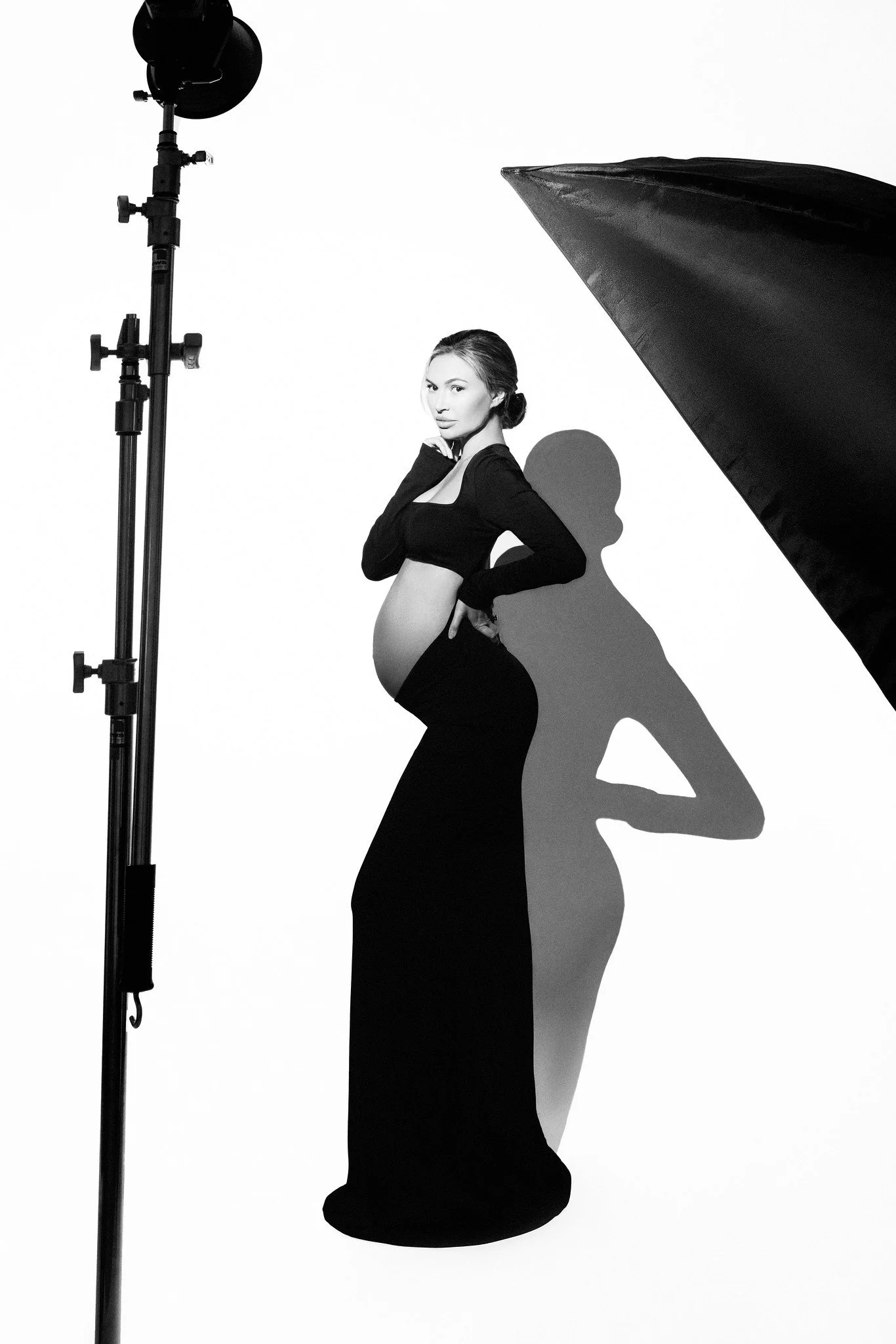 Studio Wardrobe &amp; Accessories Included in Every Maternity Photoshoot
