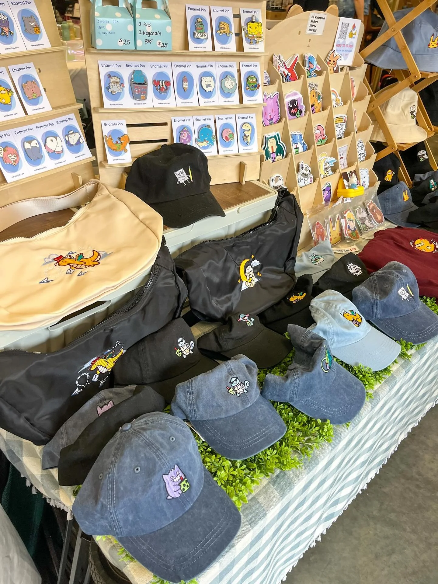 LAST DAY OF KOHO SF HOLIDAY MARKET 🎁

The @kohosf Holiday Artists + Makers Marketplace is open for their last day of their pop-up! 

Definitely stop by and check out all the vendors in the Koho space and throughout the east Japan Center mall to fini