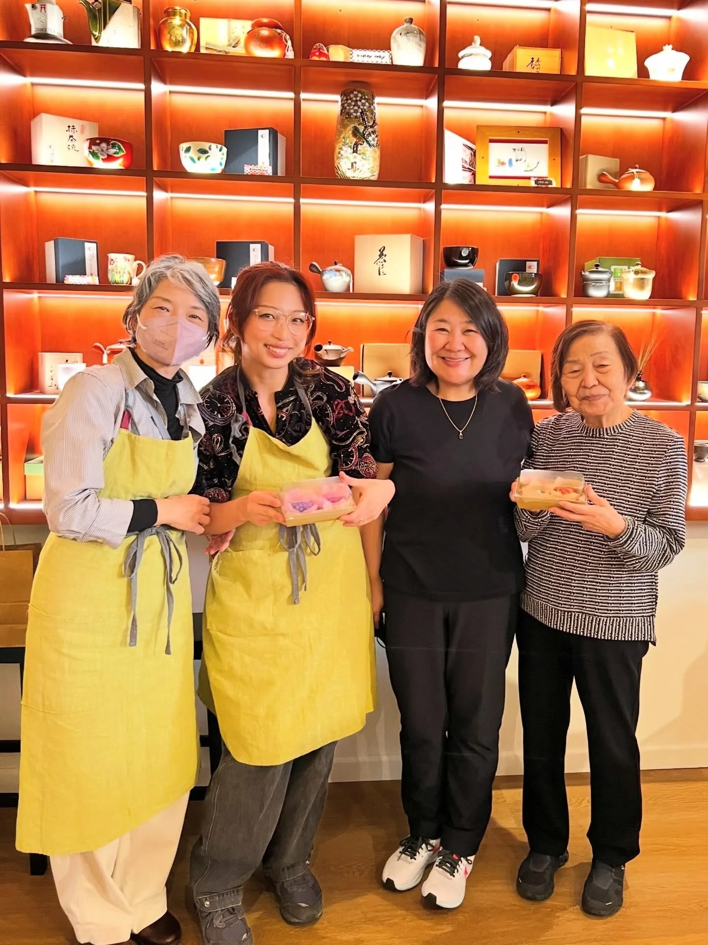 Ohana Floral Sweets Pop-Up back again in Japantown 🌸❤️

Repost from @ohanafloralsweets
&bull;
Reminder: Mochi pop-up at ChaTo this Saturday 3/28, 12&ndash;3pm or till sold out.
Preorder available till Thursday 3/26 at hotplate.com/ohanaberkeley (lin