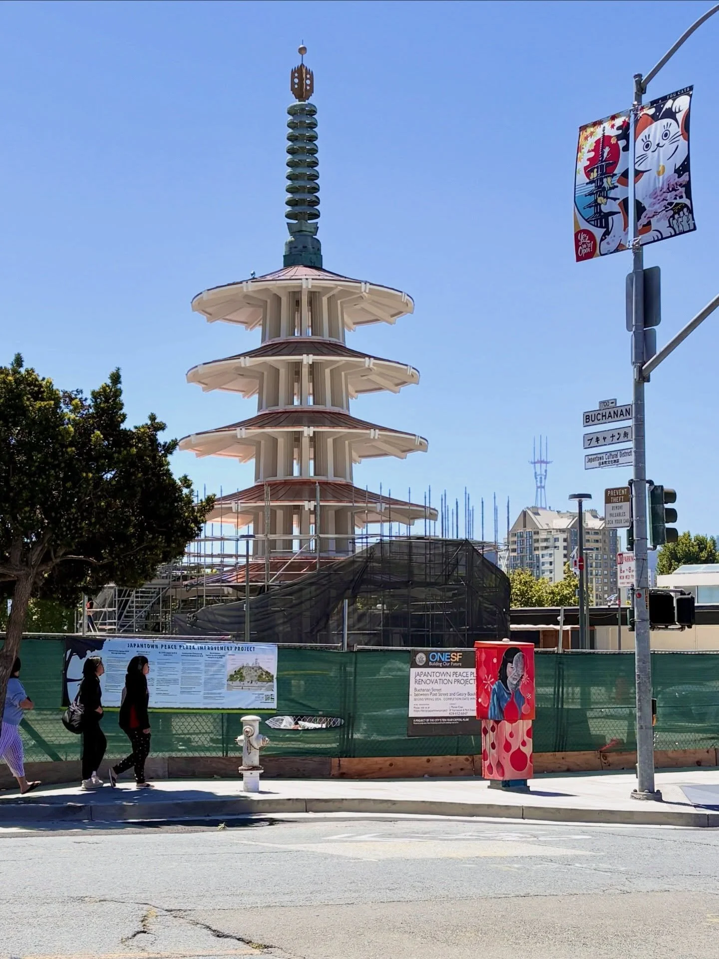 It&rsquo;s a beautiful day here in Japantown. The new copper panels on the Peace Plaza is reflecting the sunlight ☀️ 

#peaceplaza #peacepagoda #sfjapantown