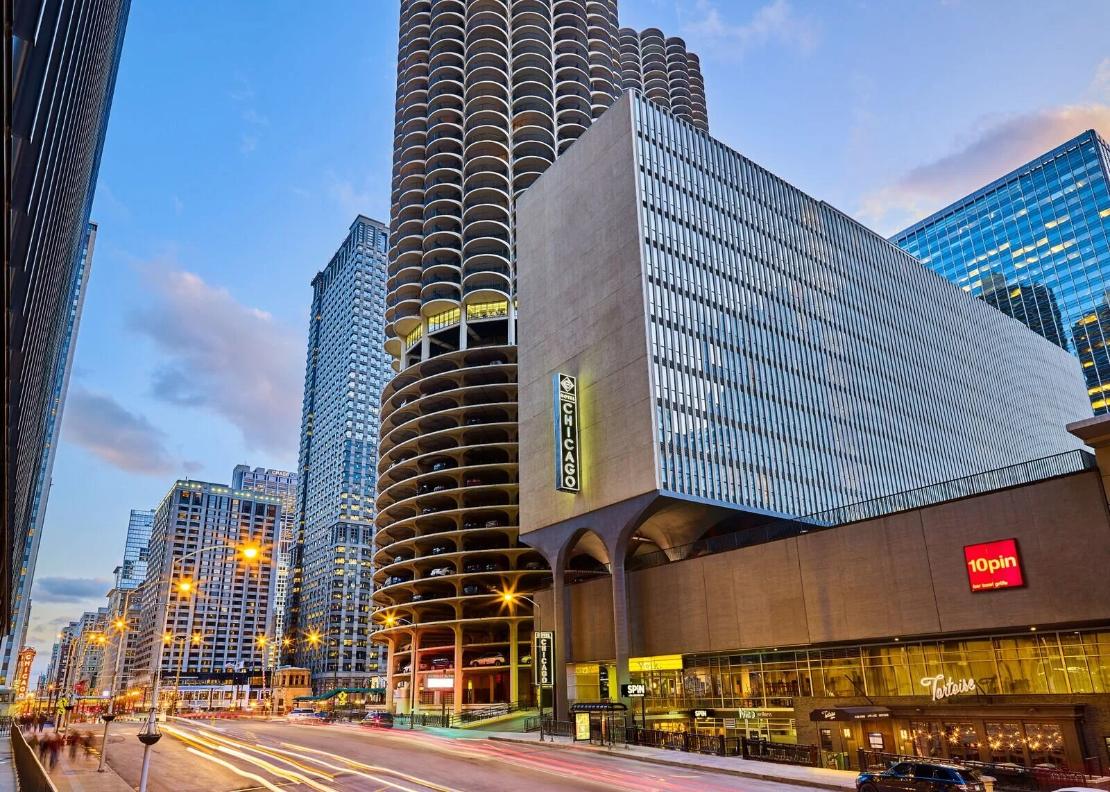 Hotel Chicago — Ealain