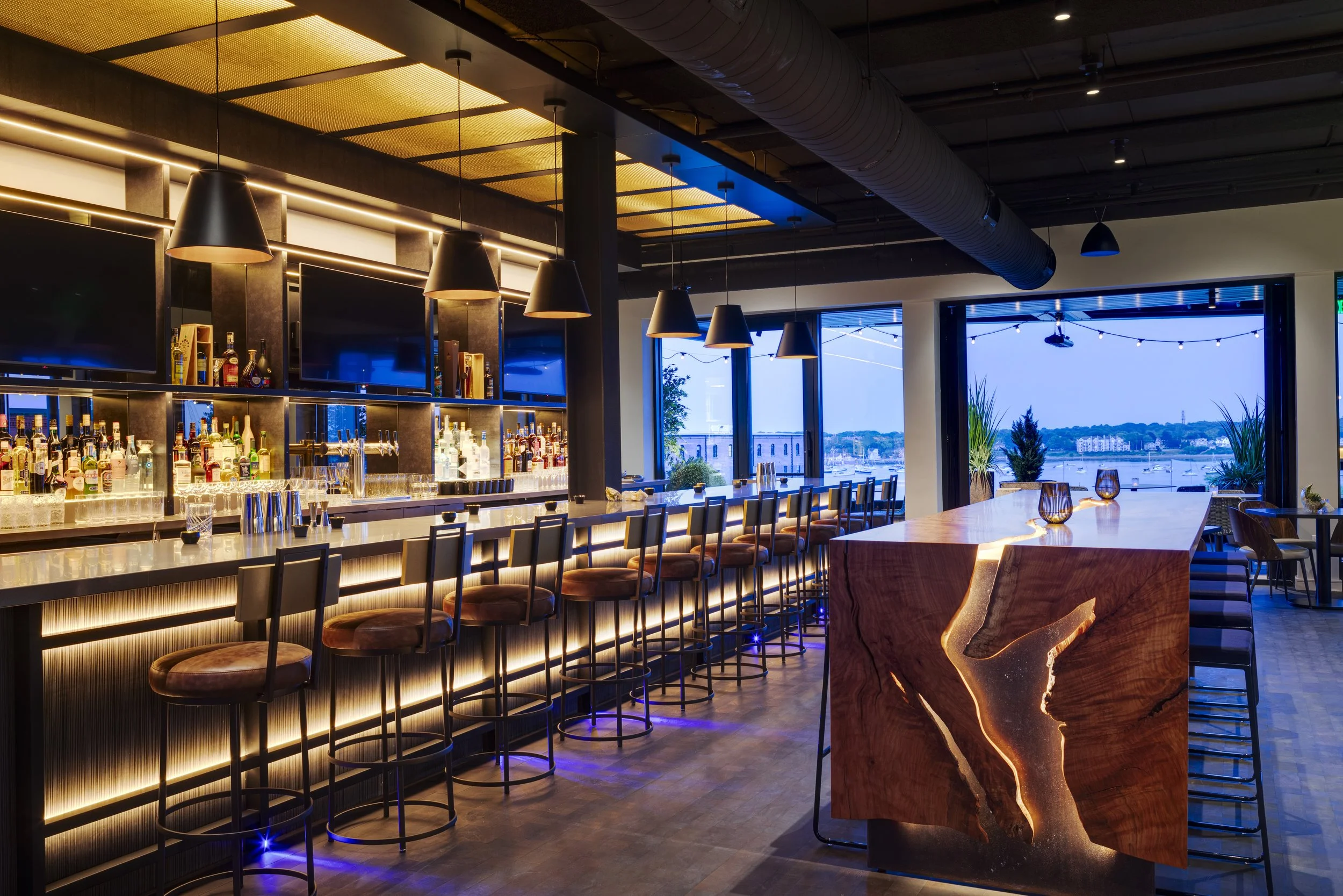 Luna Bar