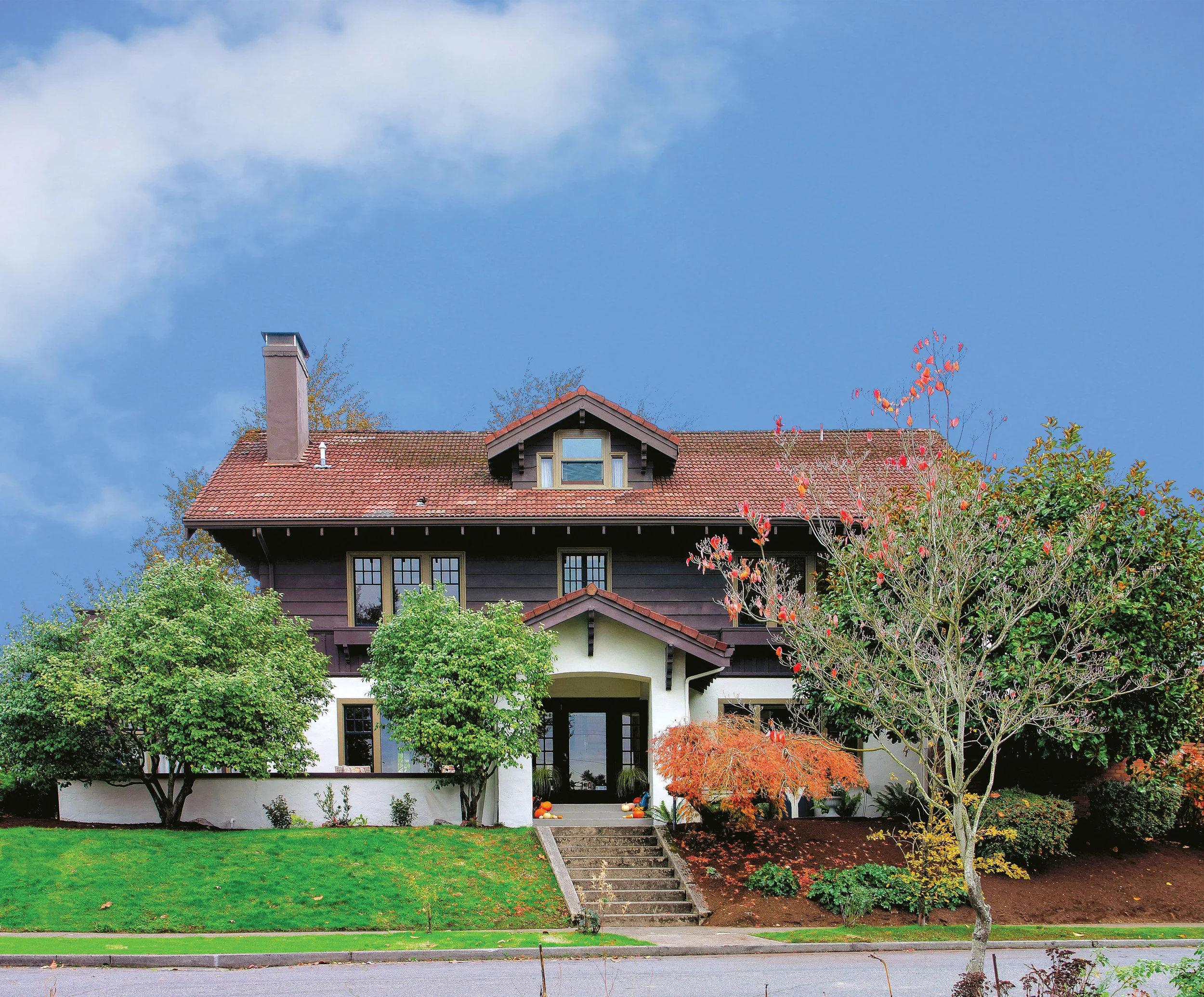 FAIRYTALE CHARM IN COVETED ALAMEDA!