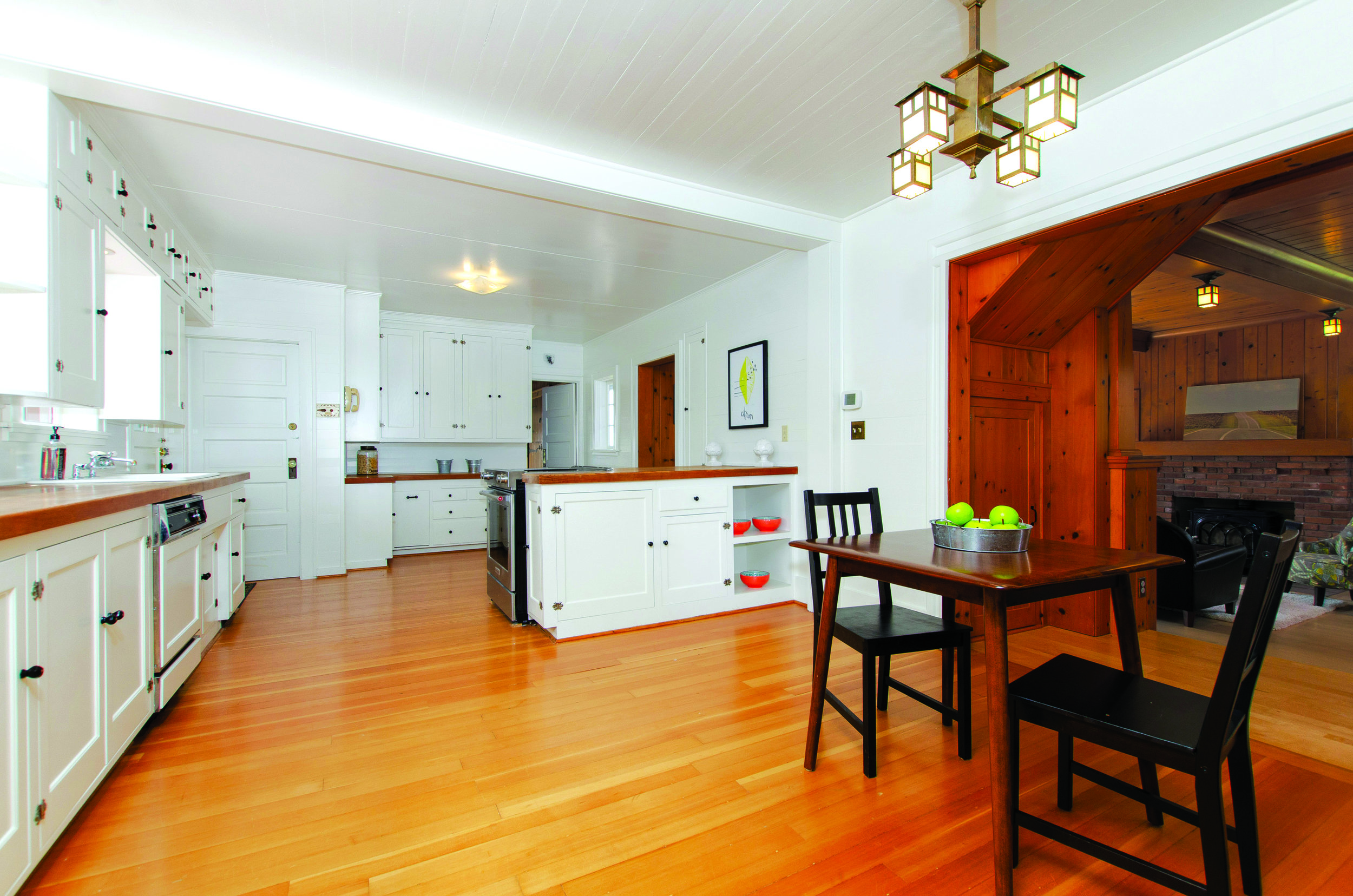 019_19-Kitchen.jpg
