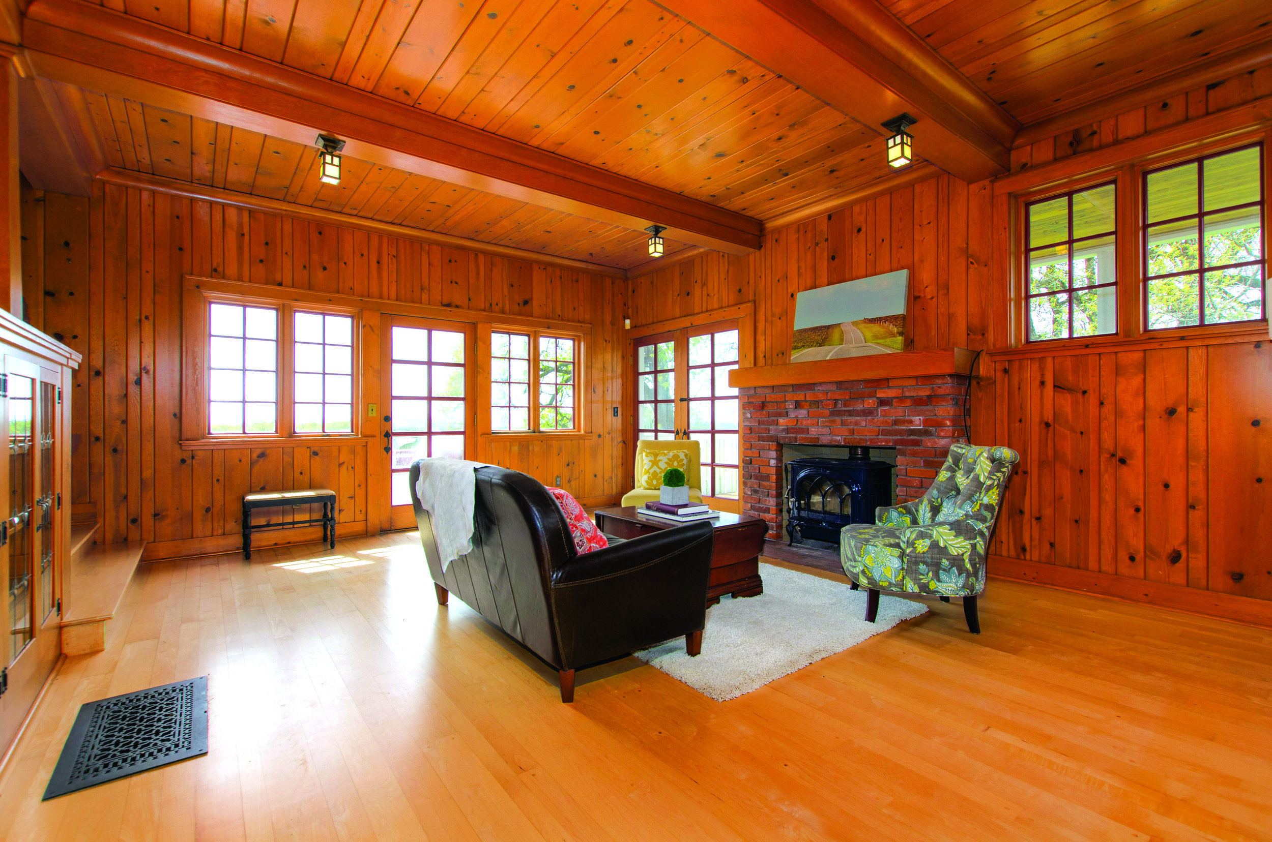 023_23-Family Room.jpg