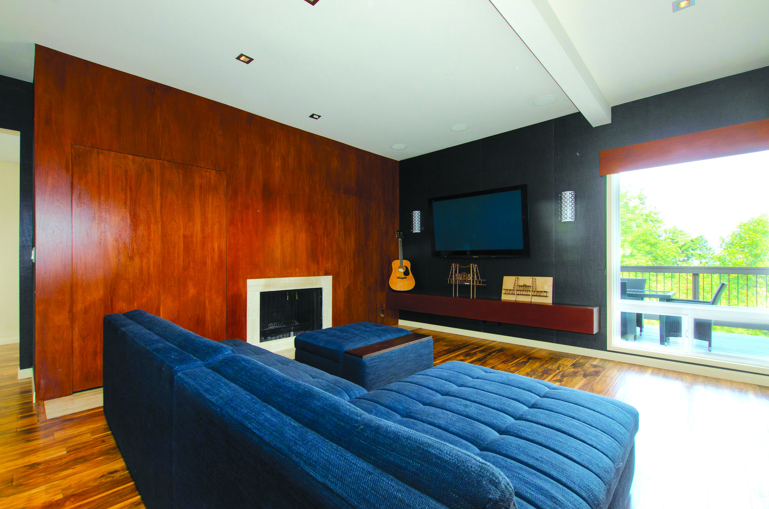 017_17-Family Room.jpg