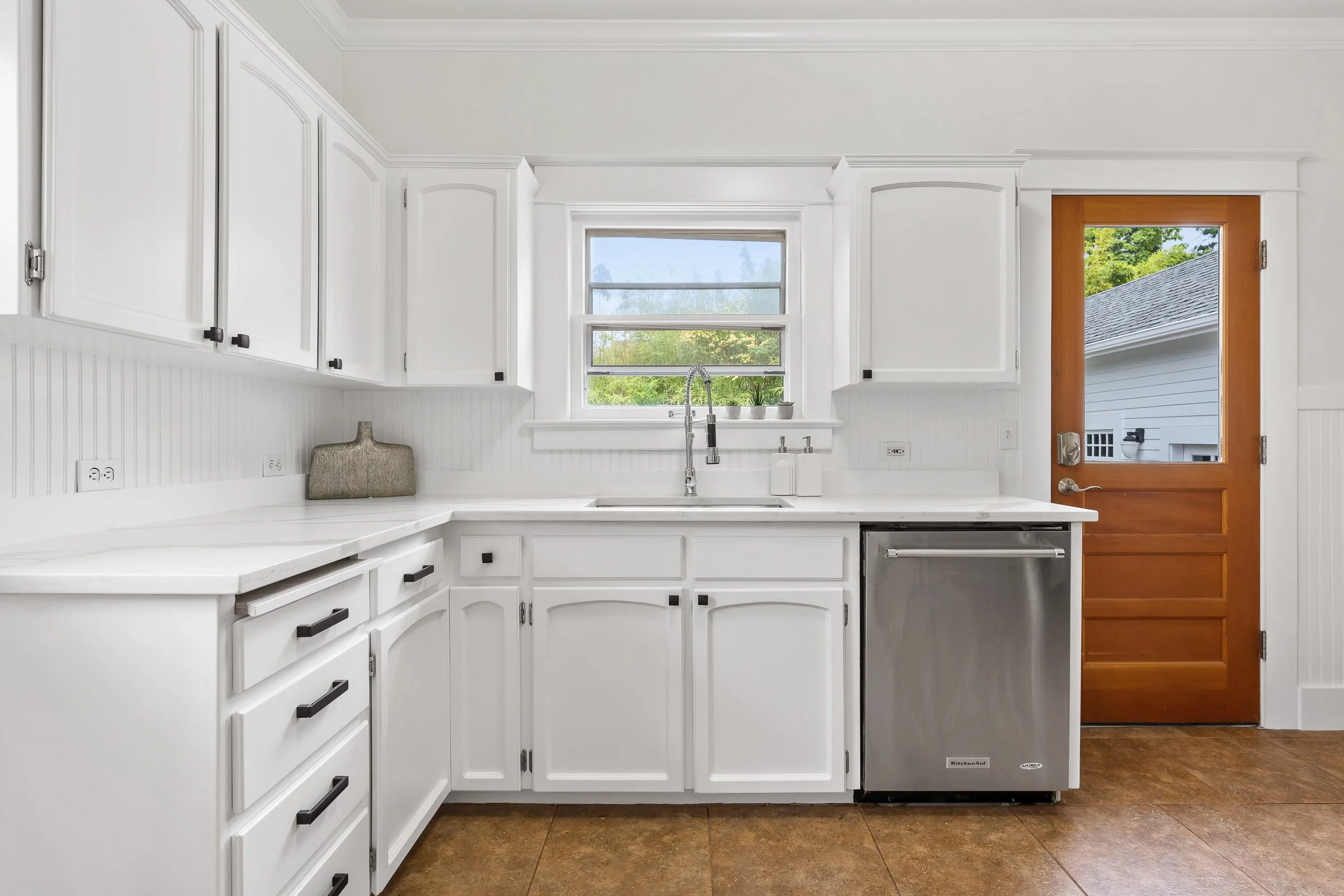 21-21 Kitchen.jpg