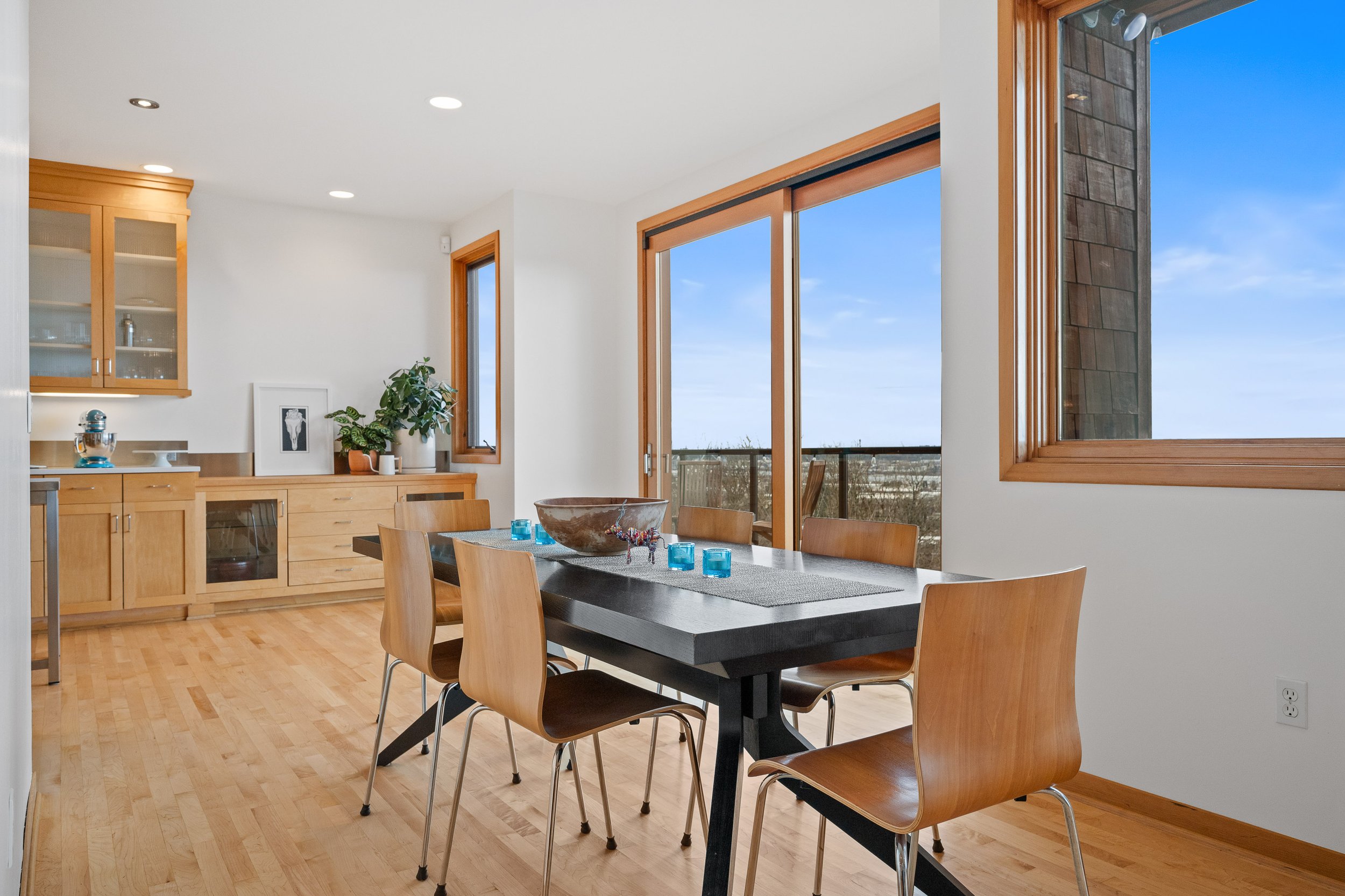 16-16 Dining room.jpg