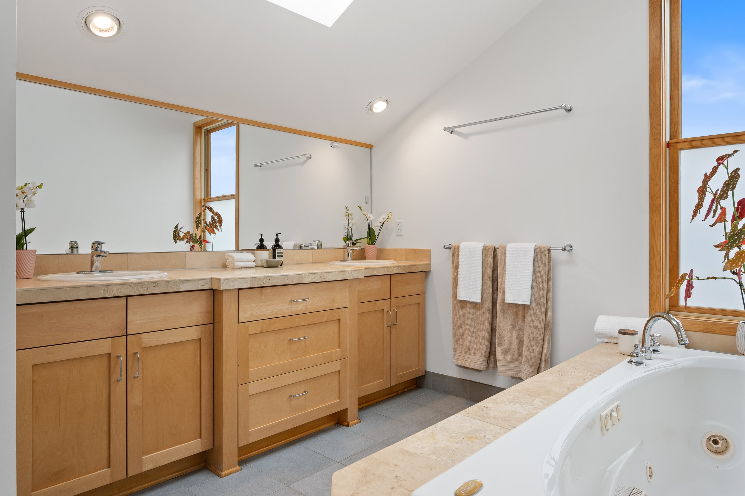 40-40 Primary Bath.jpg