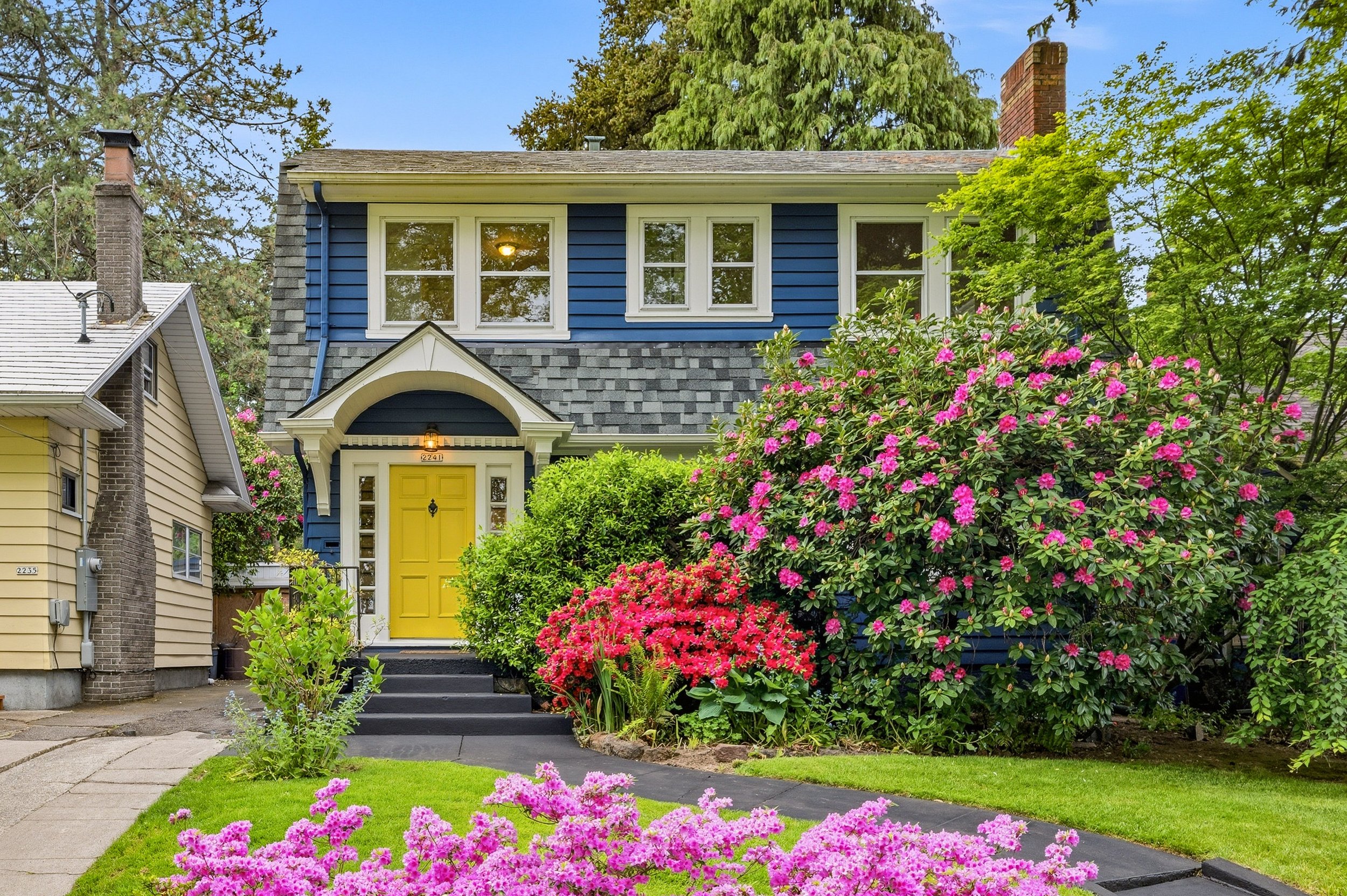 Darling Dutch Colonial in Sought-After Grant Park