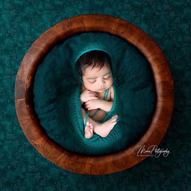 Working on the album of baby Akshiv today. 🧡@manaphotography_by_manasalsali .
.
.
#newnorns #cutebaby #babyboy #love #newbornphotoshoot