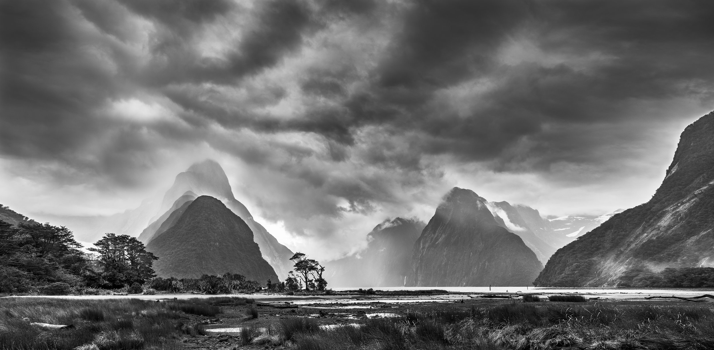 Milford sound_BW.jpg