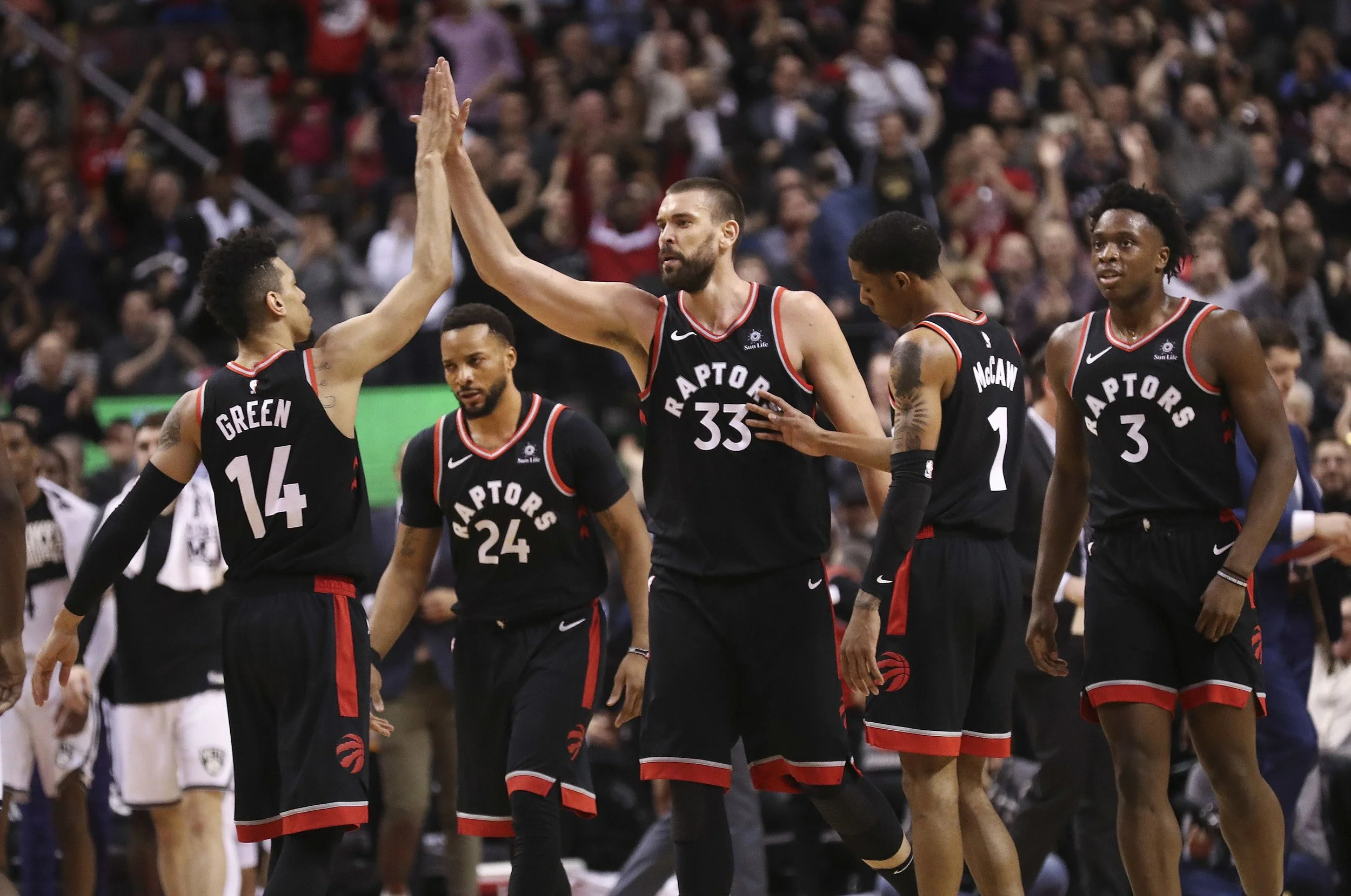 Gasol high five.jpg