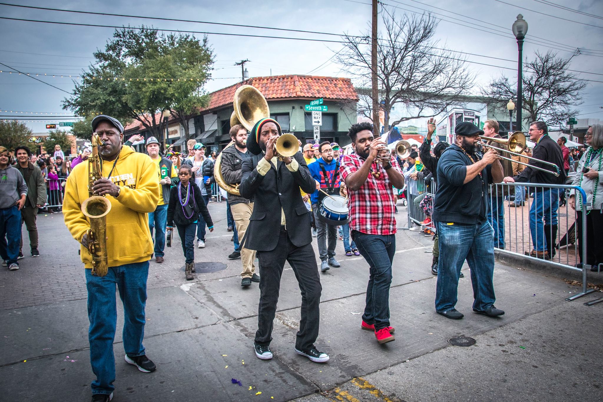 GoOakCliffMardiGrasParade1.jpg